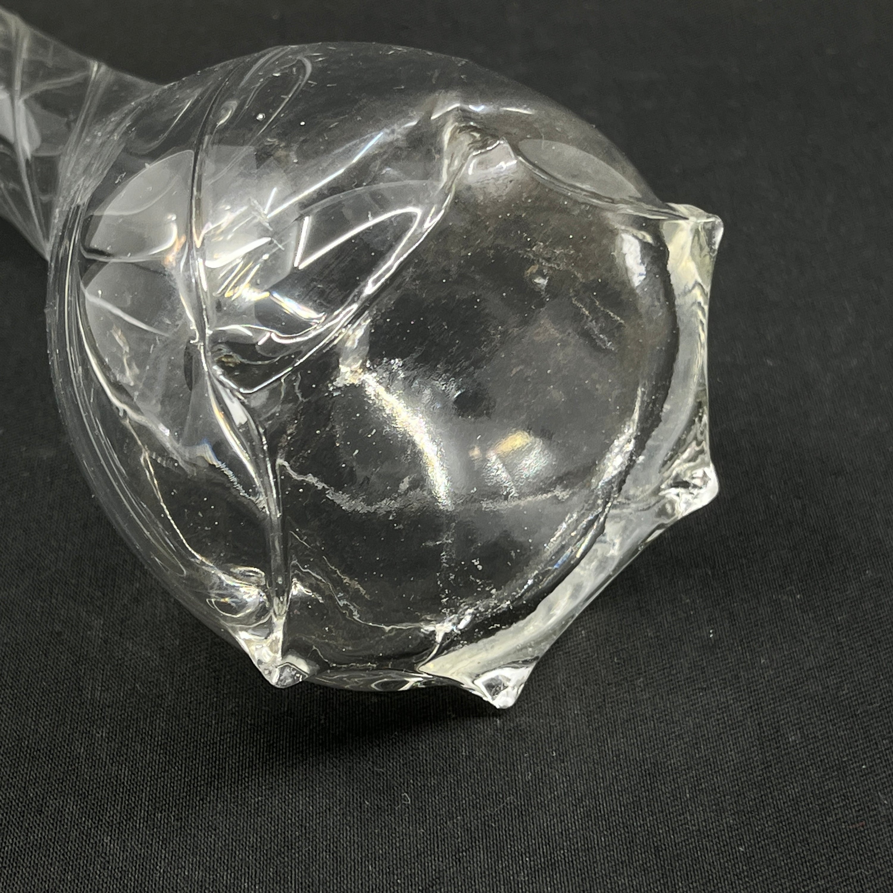 En snoet vase fra 1930'erne, 23 cm.