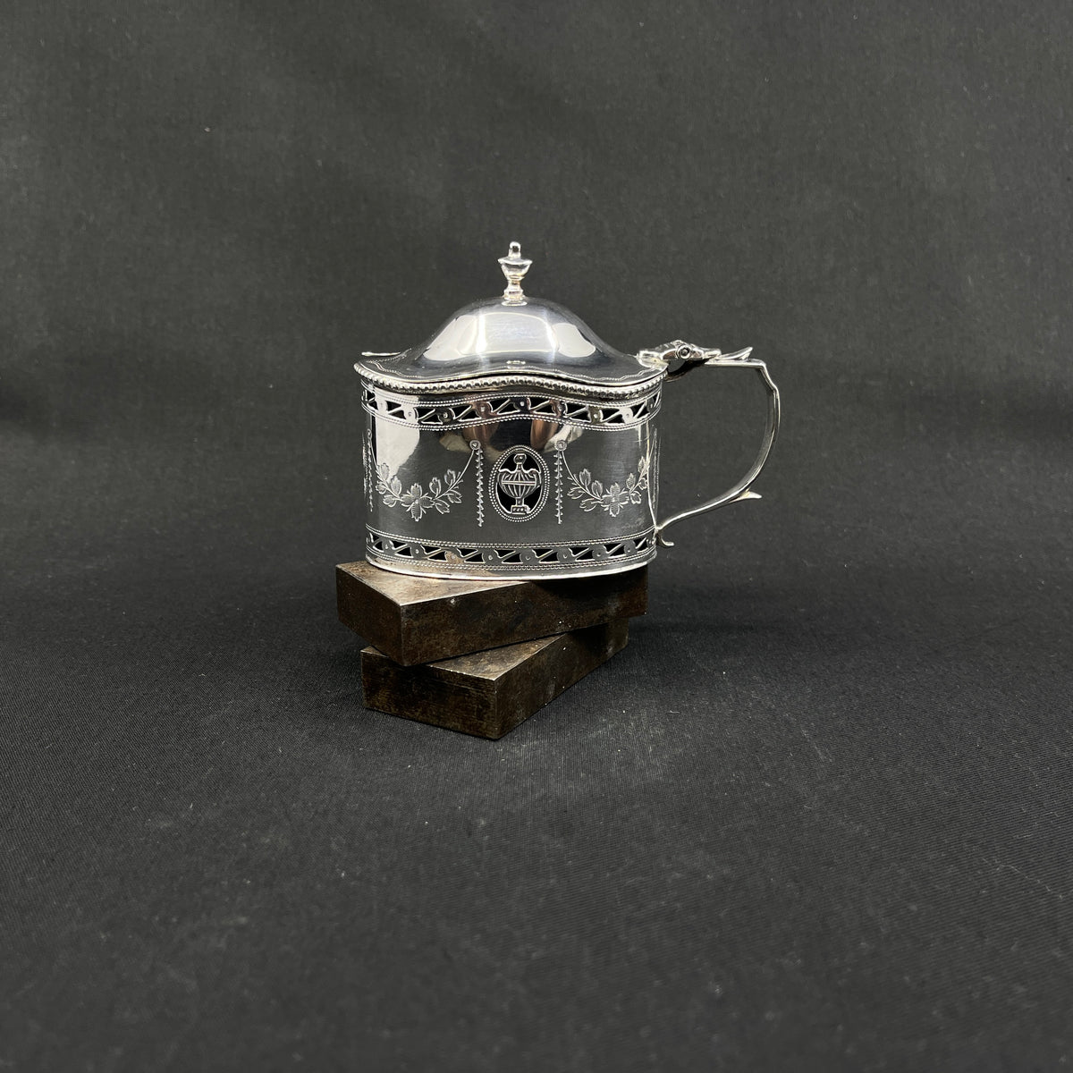 Silver mustard jar from 1929