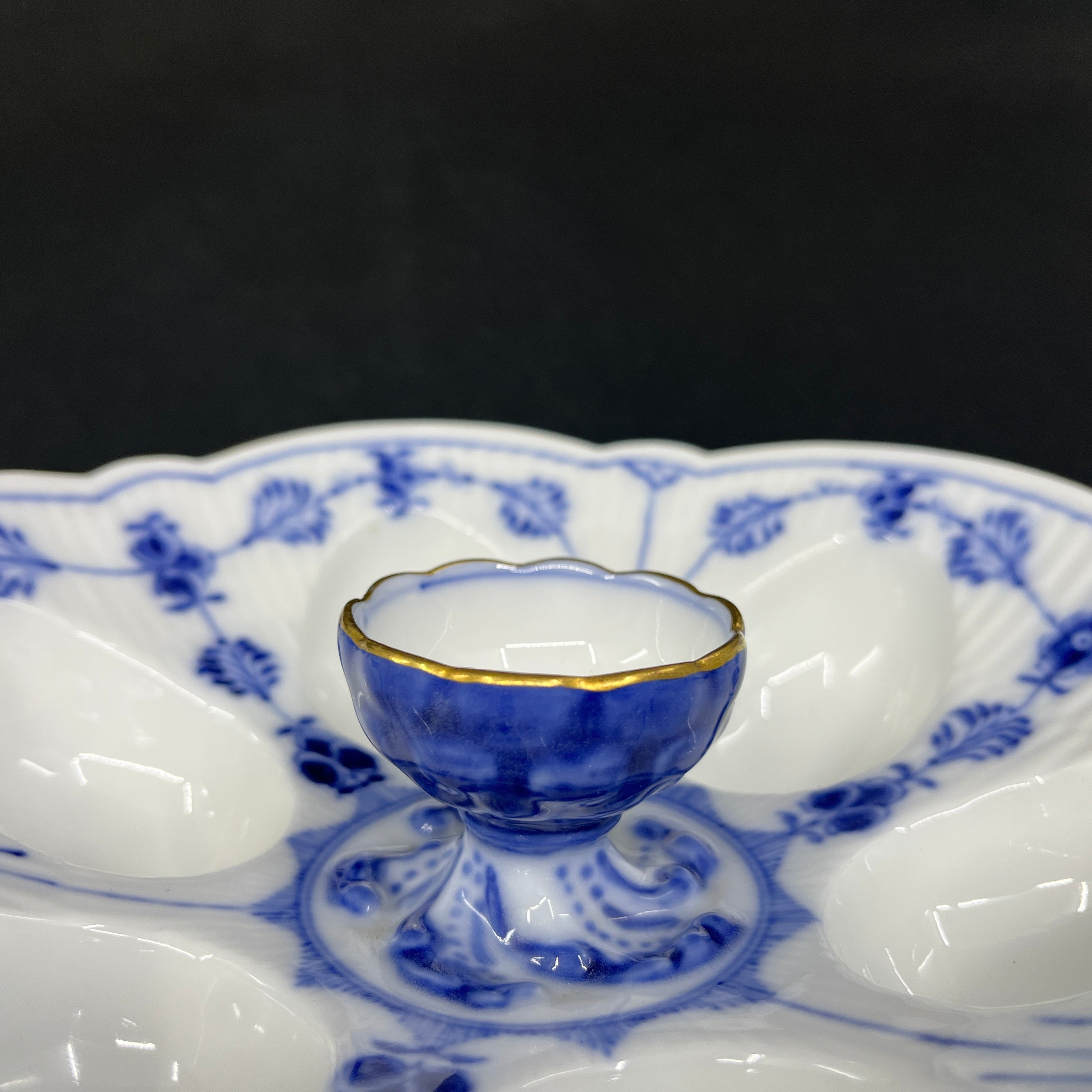 Sjældent Musselmalet Riflet æggekumme med guld