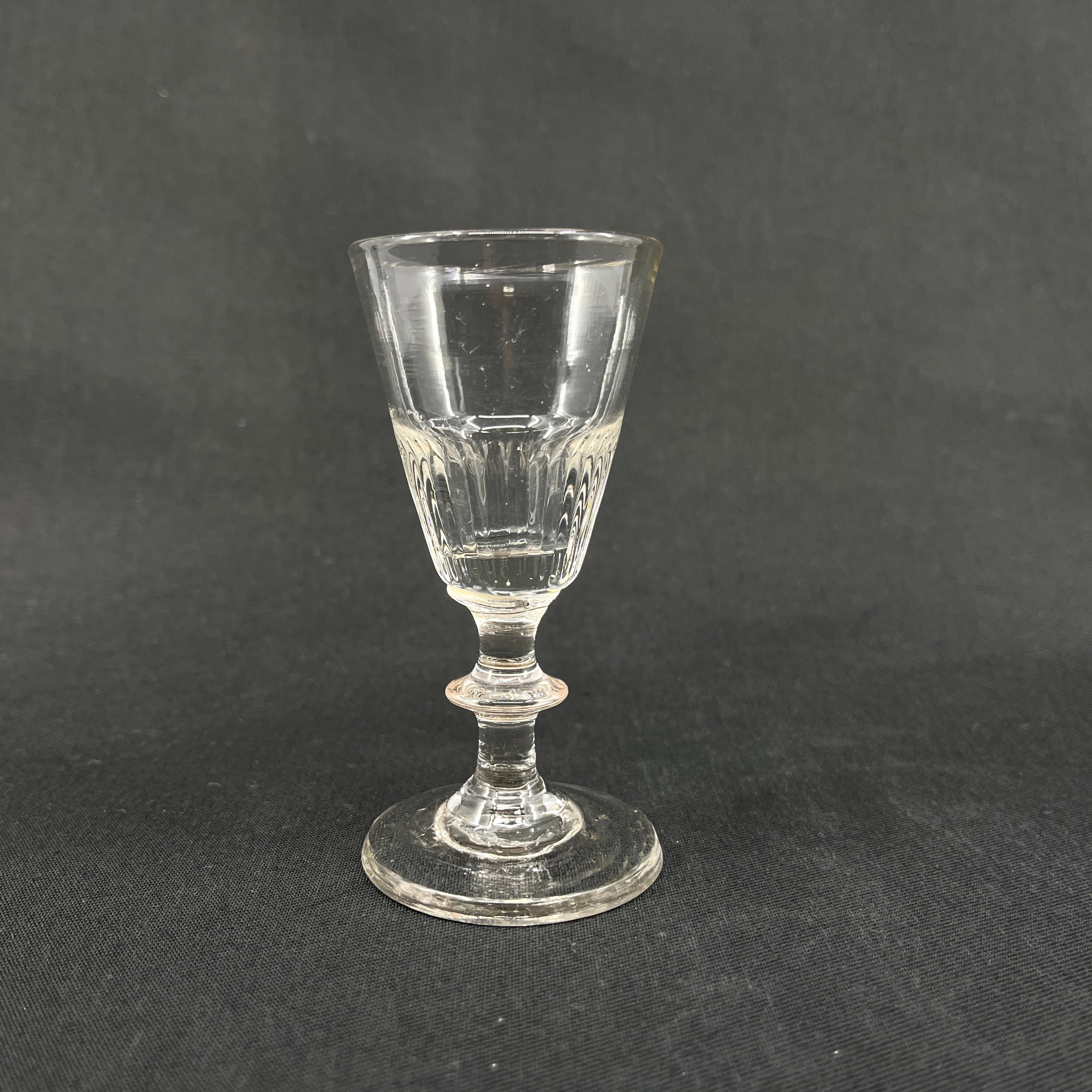 Fastblæst Wellington snapseglas, 1860'erne