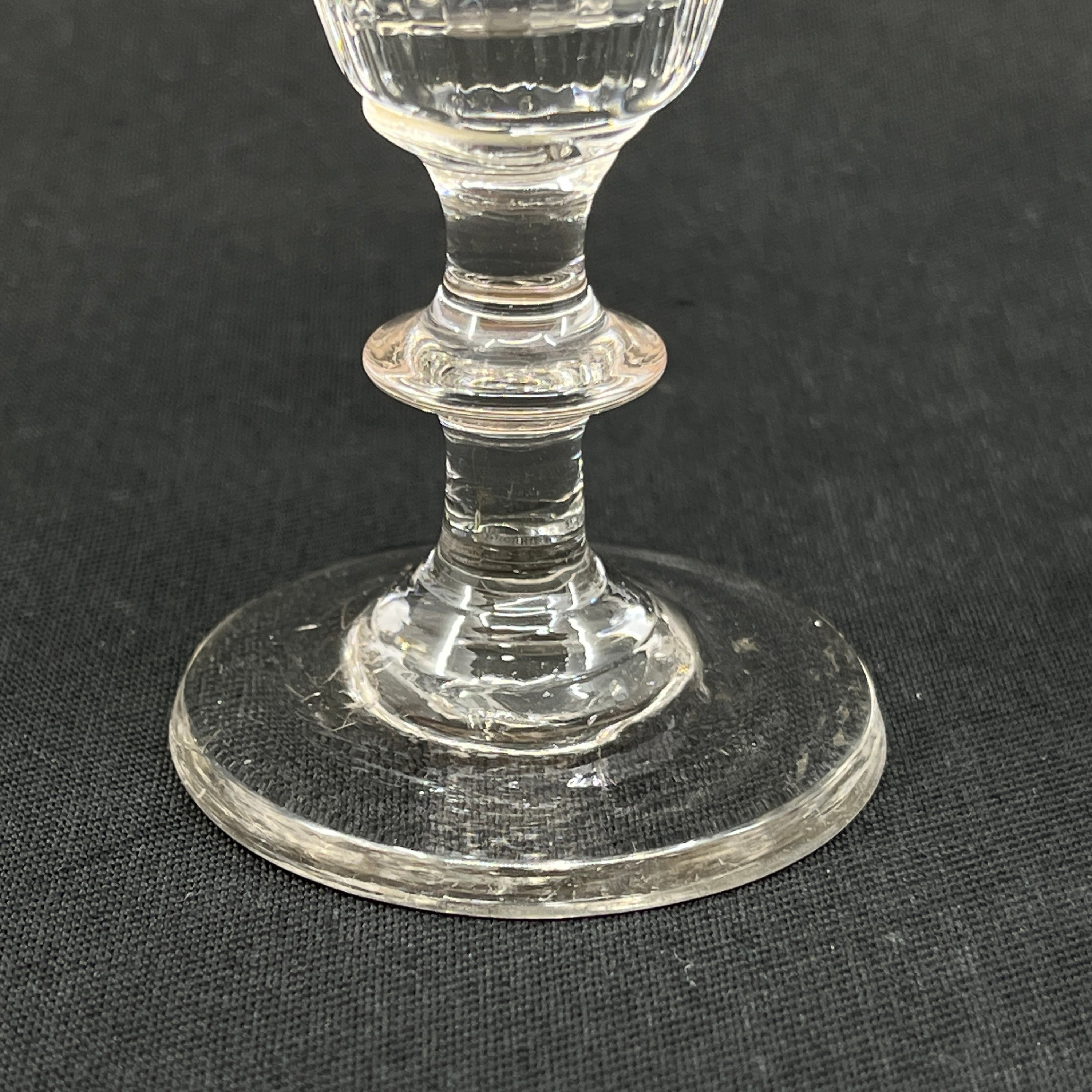 massives, mundgeblasenes Wellington-Schnapsglas