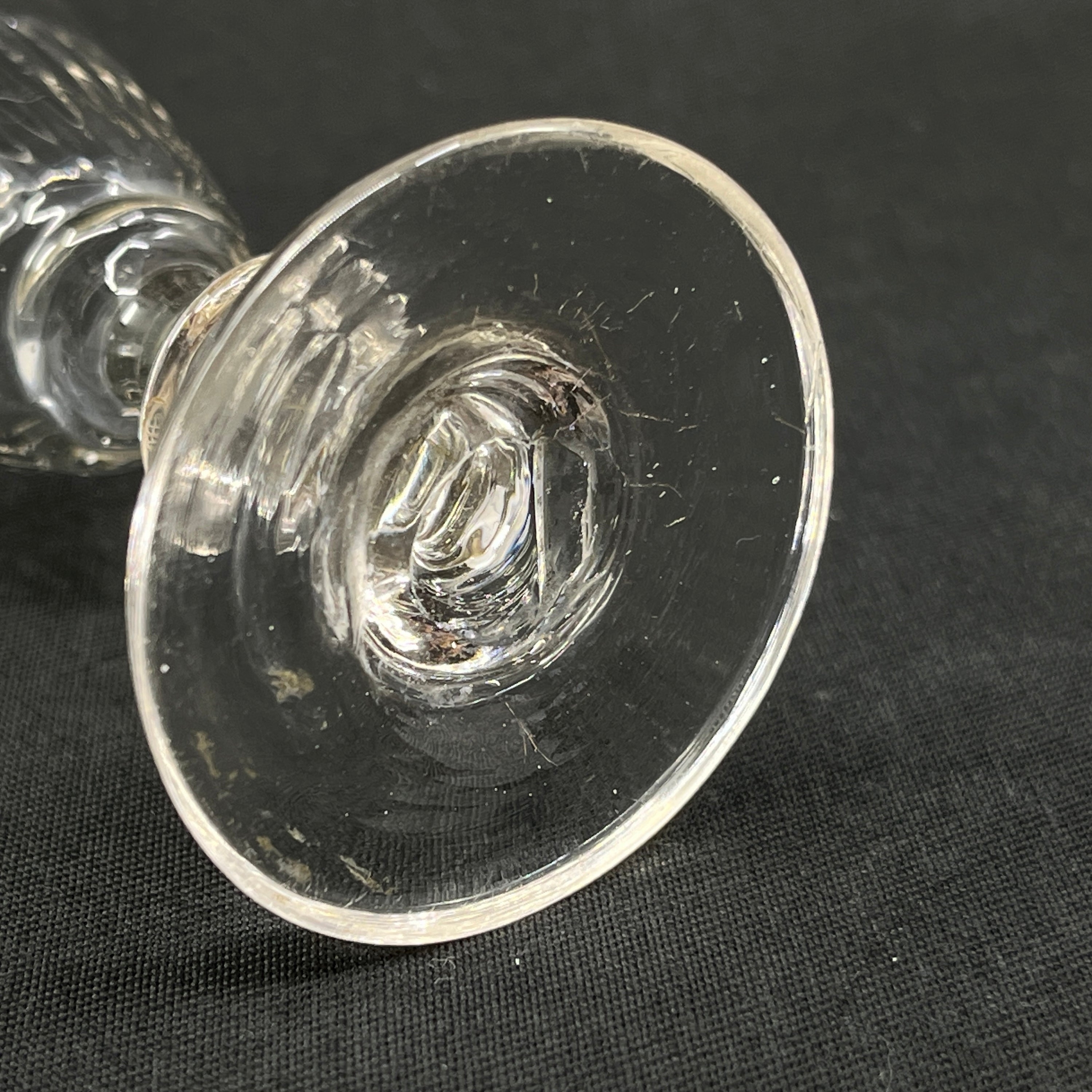 massives, mundgeblasenes Wellington-Schnapsglas