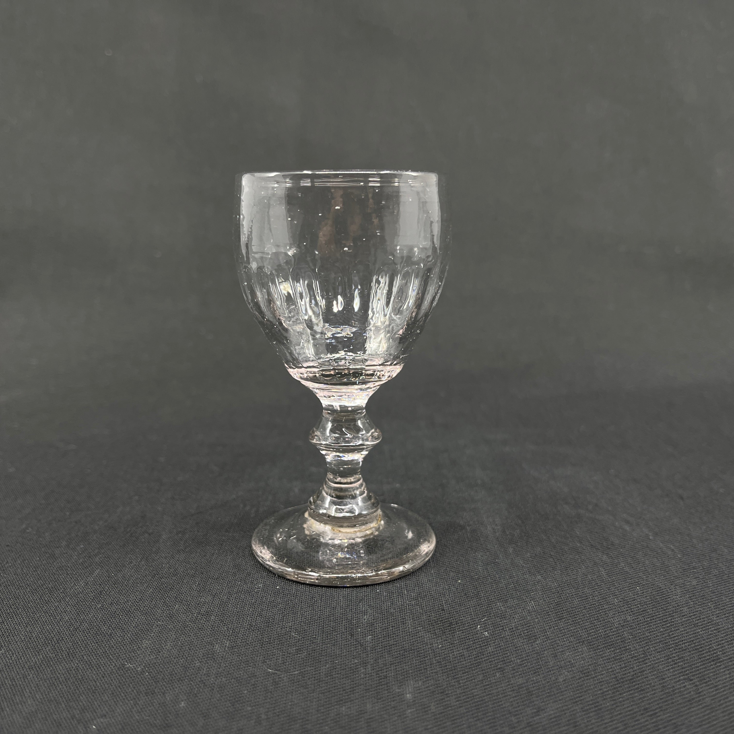 Fastblæst glas fra Conradsminde - overfarvet