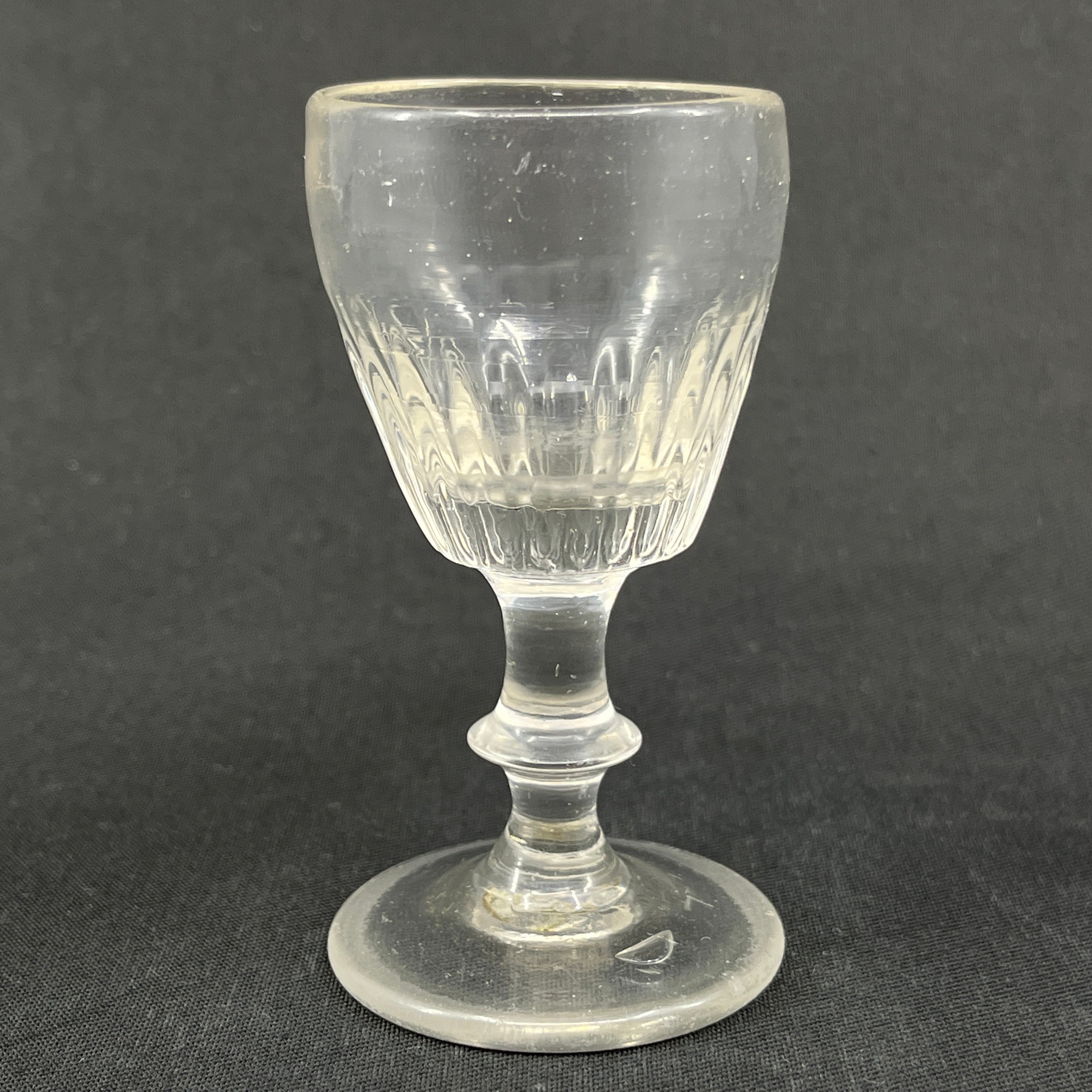 Fastblæst snapseglas fra Holmegaard Glasværk