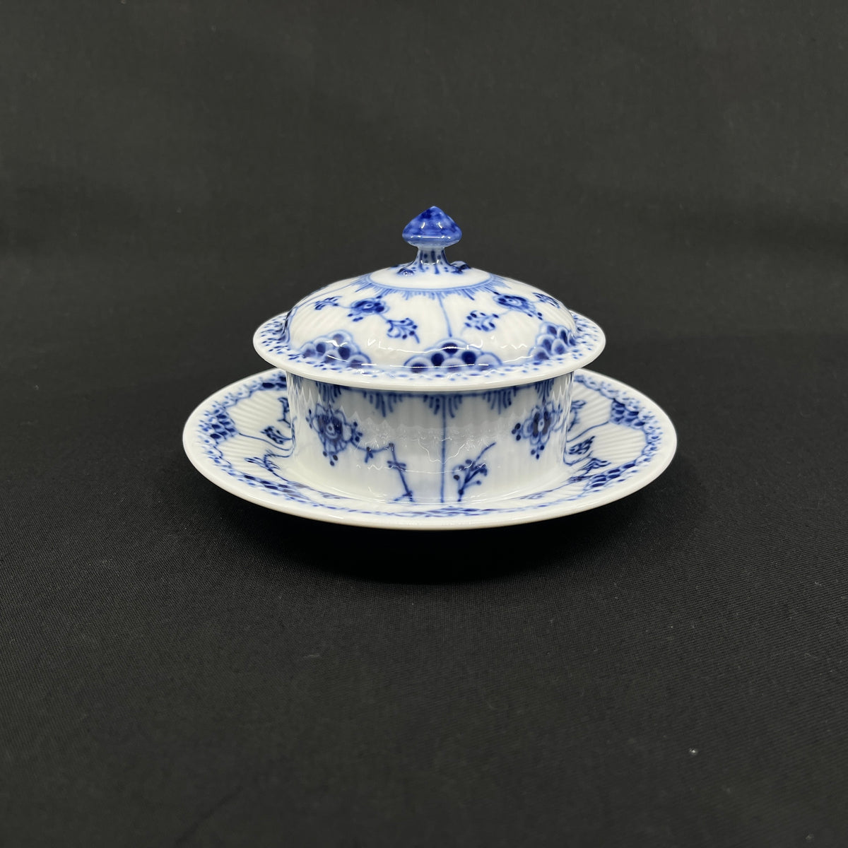 Blue Fluted Half Lace mustard pot, 1/744