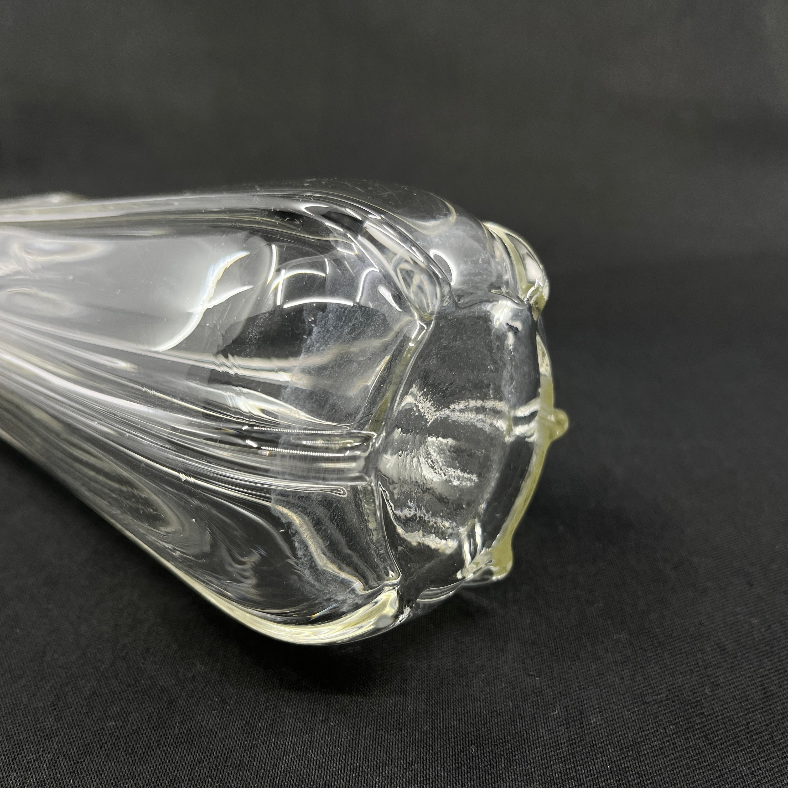 Slank dråbeformet vase fra 1920'erne, 26 cm.