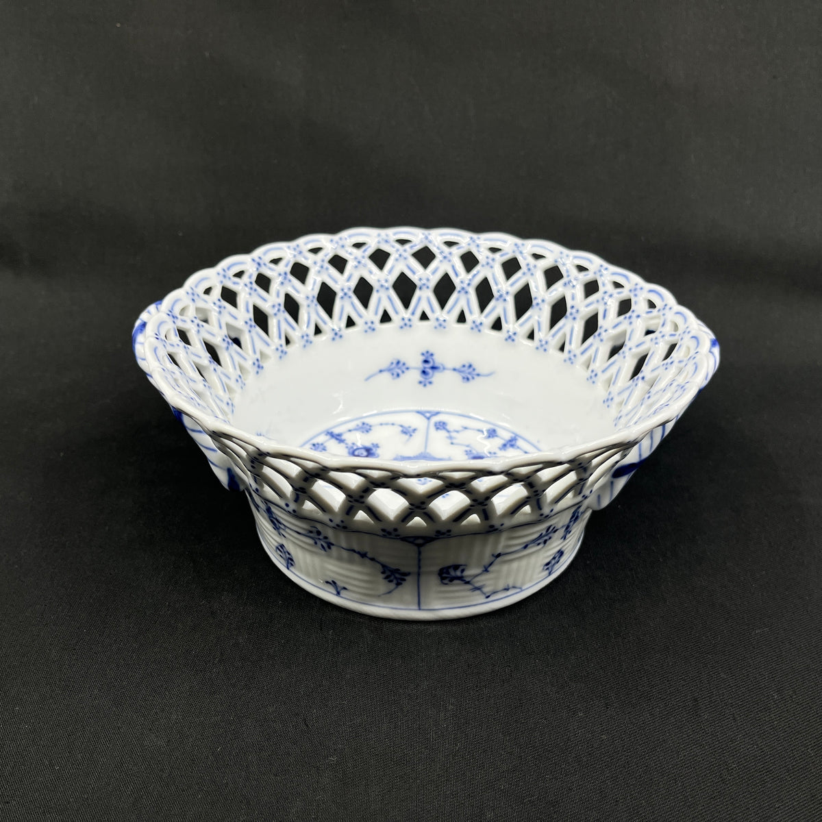 Blue Fluted Full Lace Fruit Bowl 1/1050