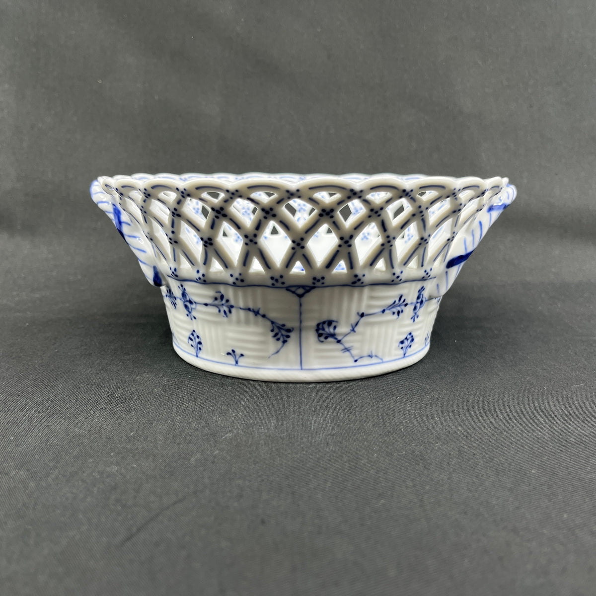 Blue Fluted Full Lace Fruit Bowl 1/1050