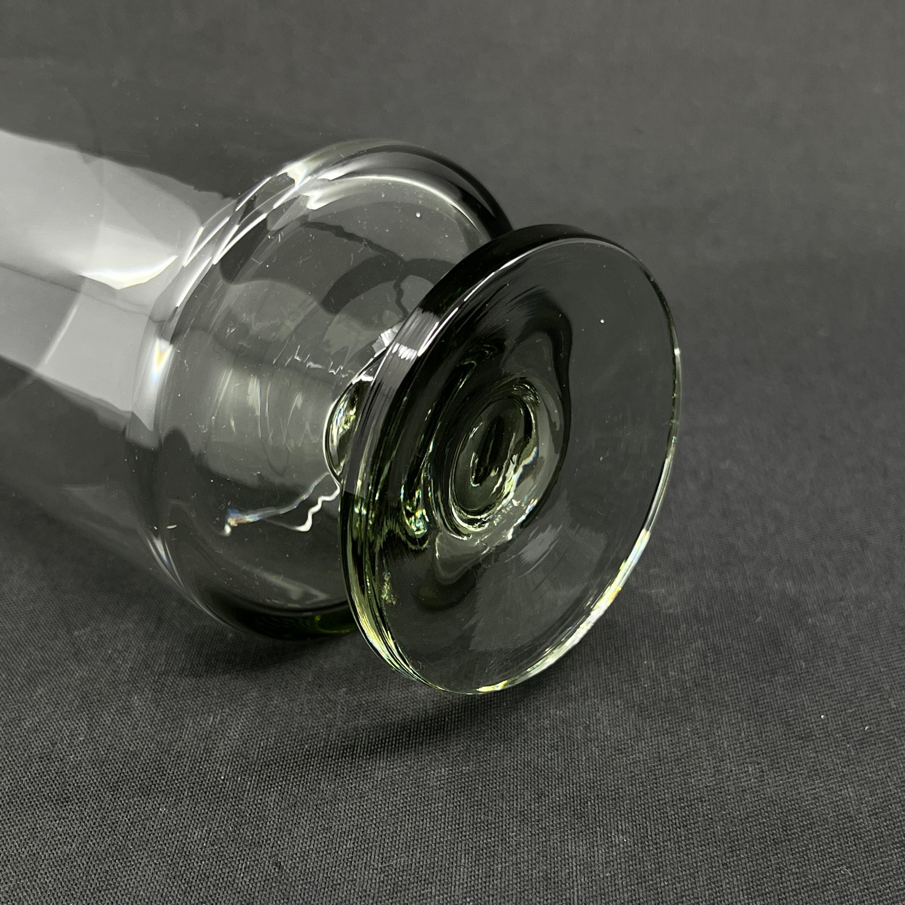 Stub beer glass, smoke