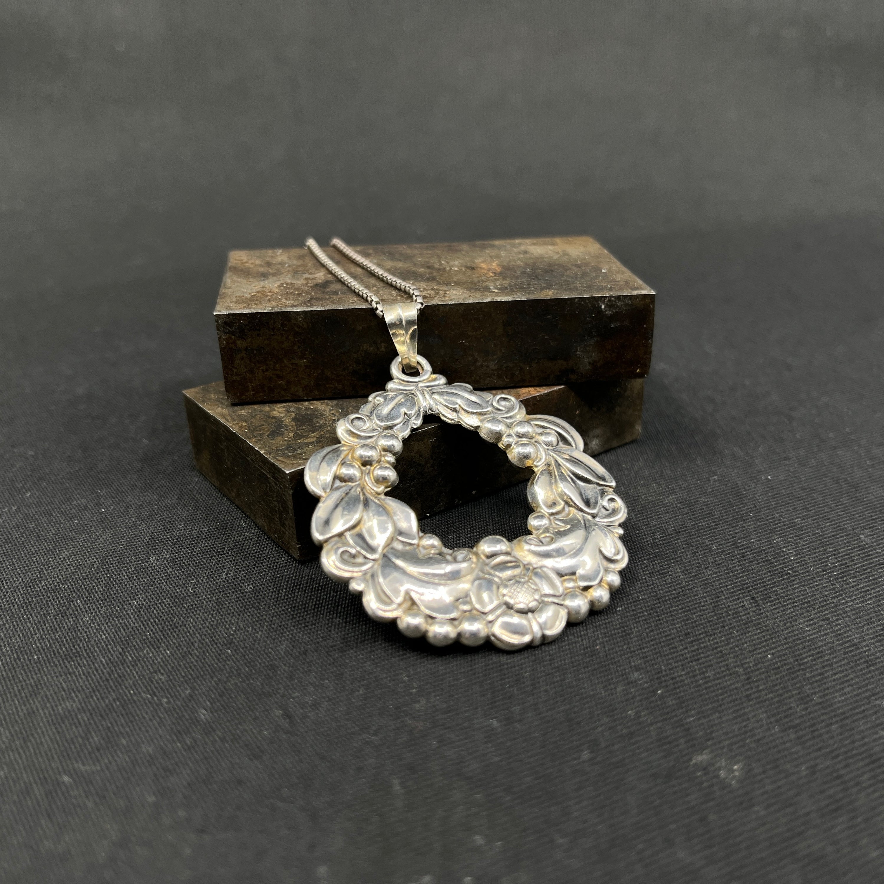 Art nouveau pendant from Cohr