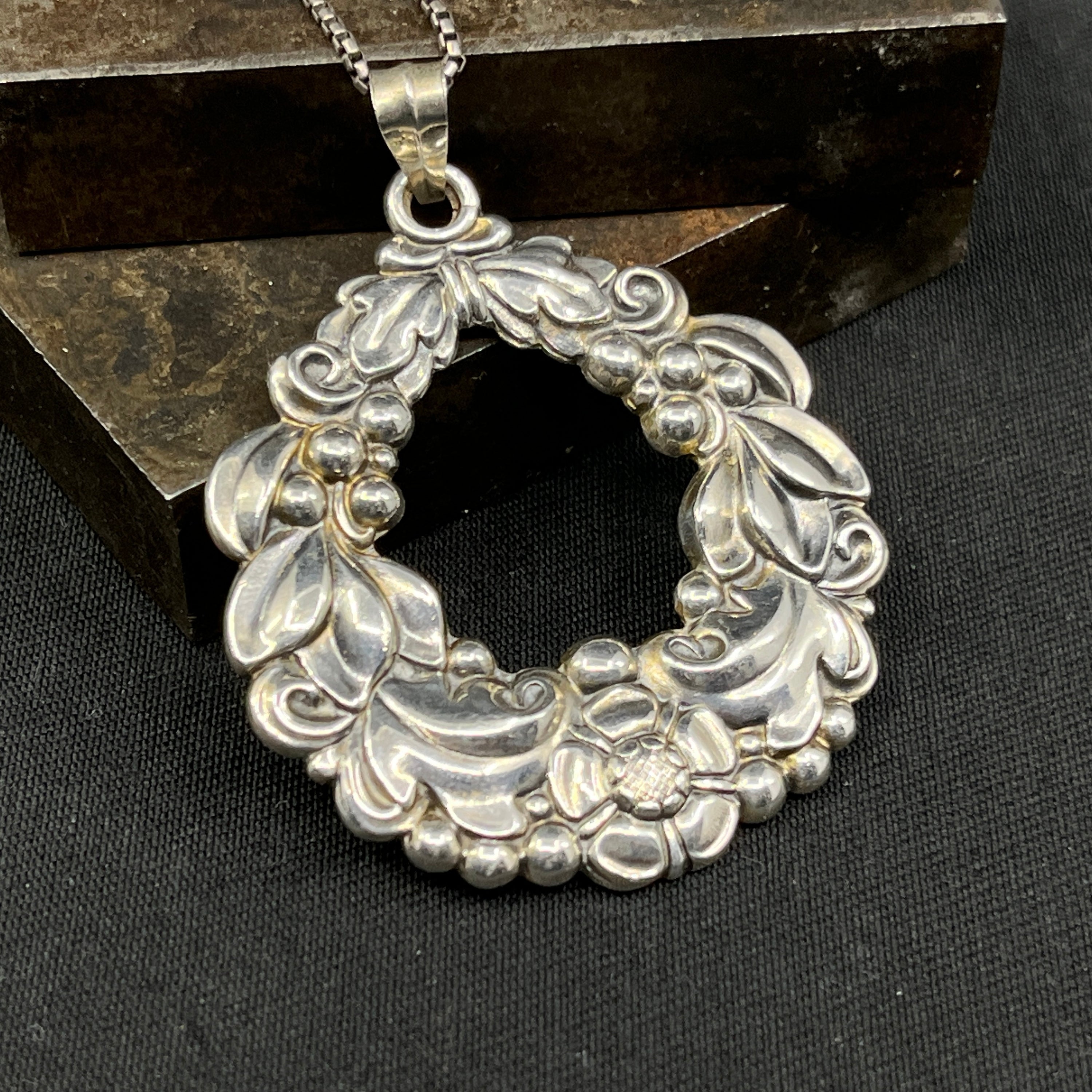 Art nouveau pendant from Cohr