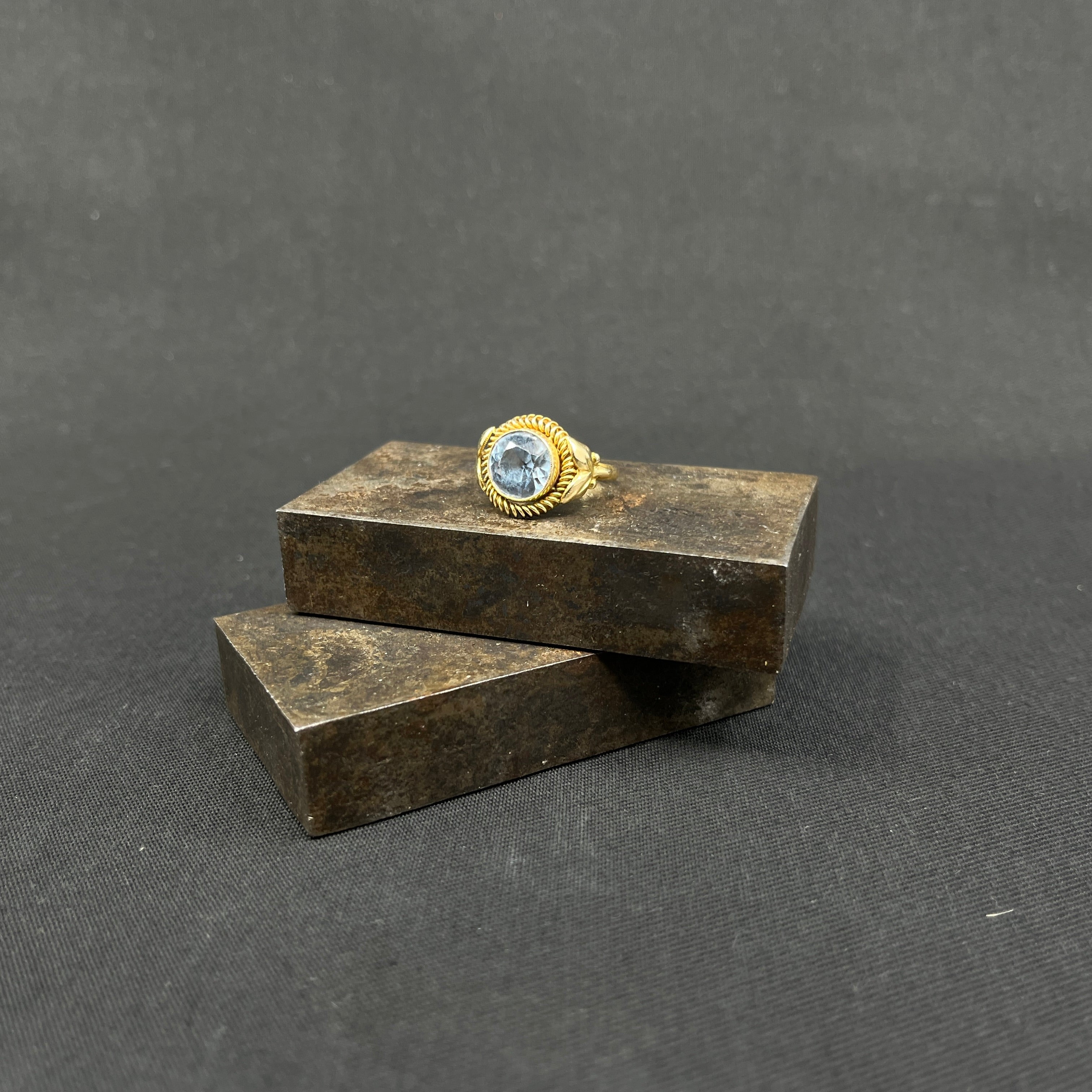 Dansk art nouveau ring i guld med aquamarin