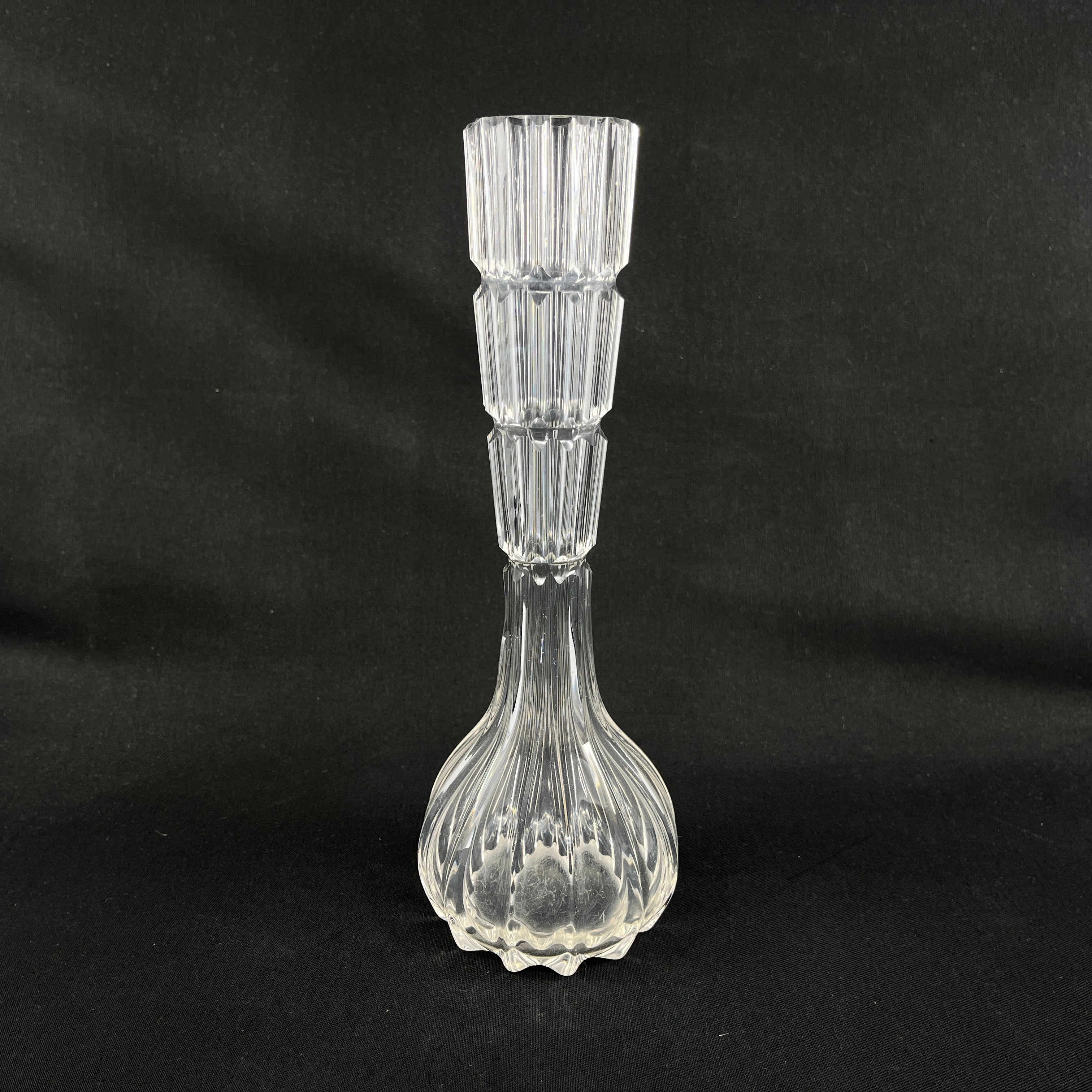 Fint dekoreret liljevase fra 1920'erne,  26 cm.