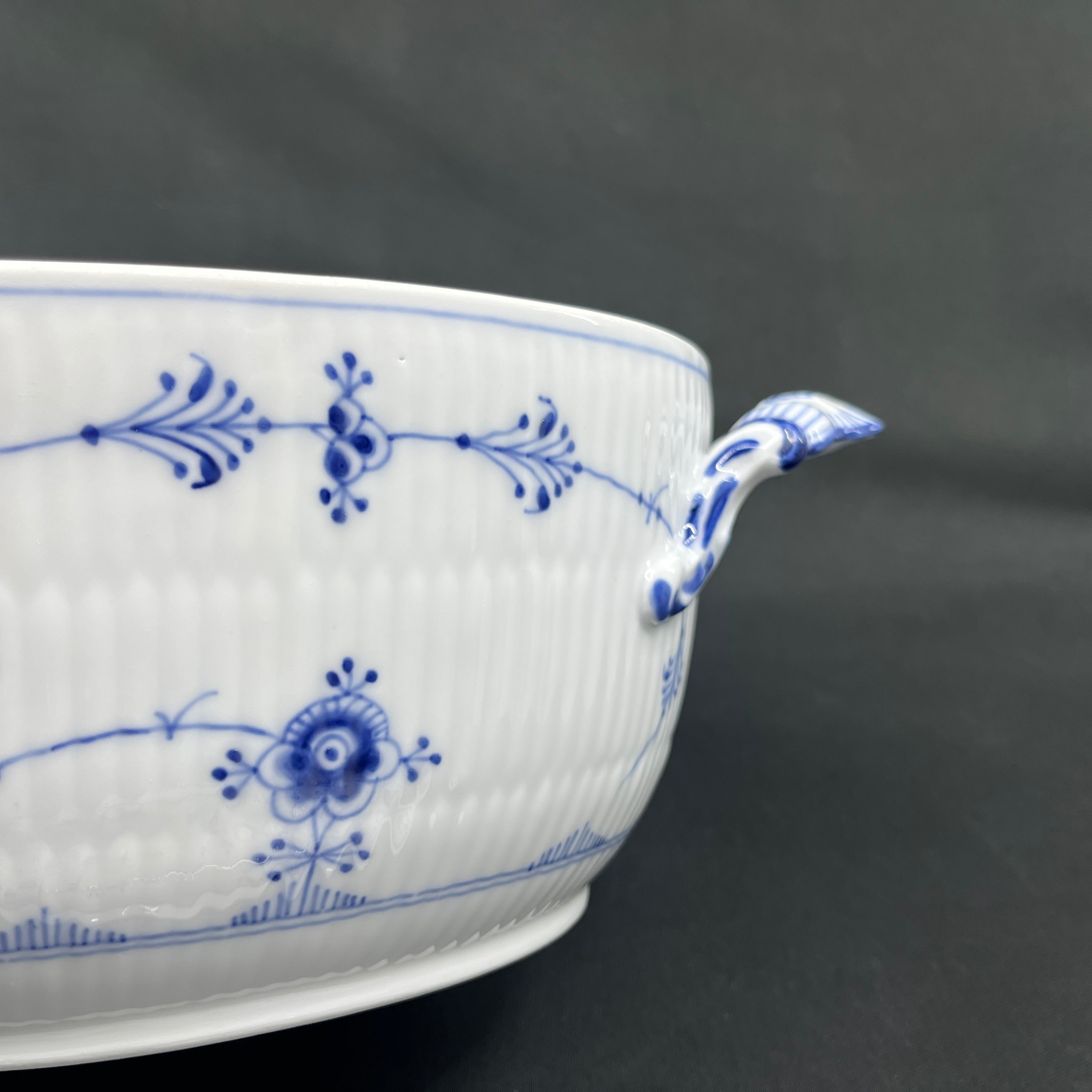 Blue Fluted Plain soup tureen, 1/361