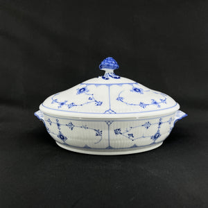 Blue Fluted Plain lidded dish, 1st 1898-1923