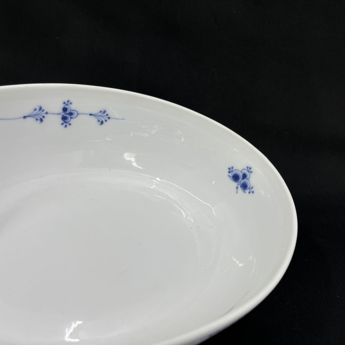 Blue Fluted Plain lidded dish, 1st 1898-1923