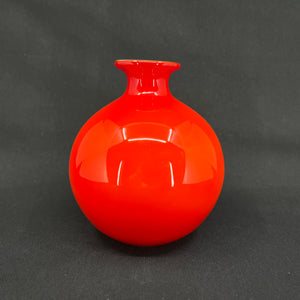Round red Carnaby vase, 14 cm.