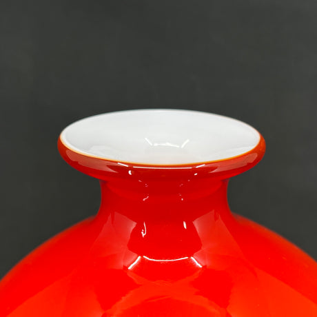 Round red Carnaby vase, 14 cm.