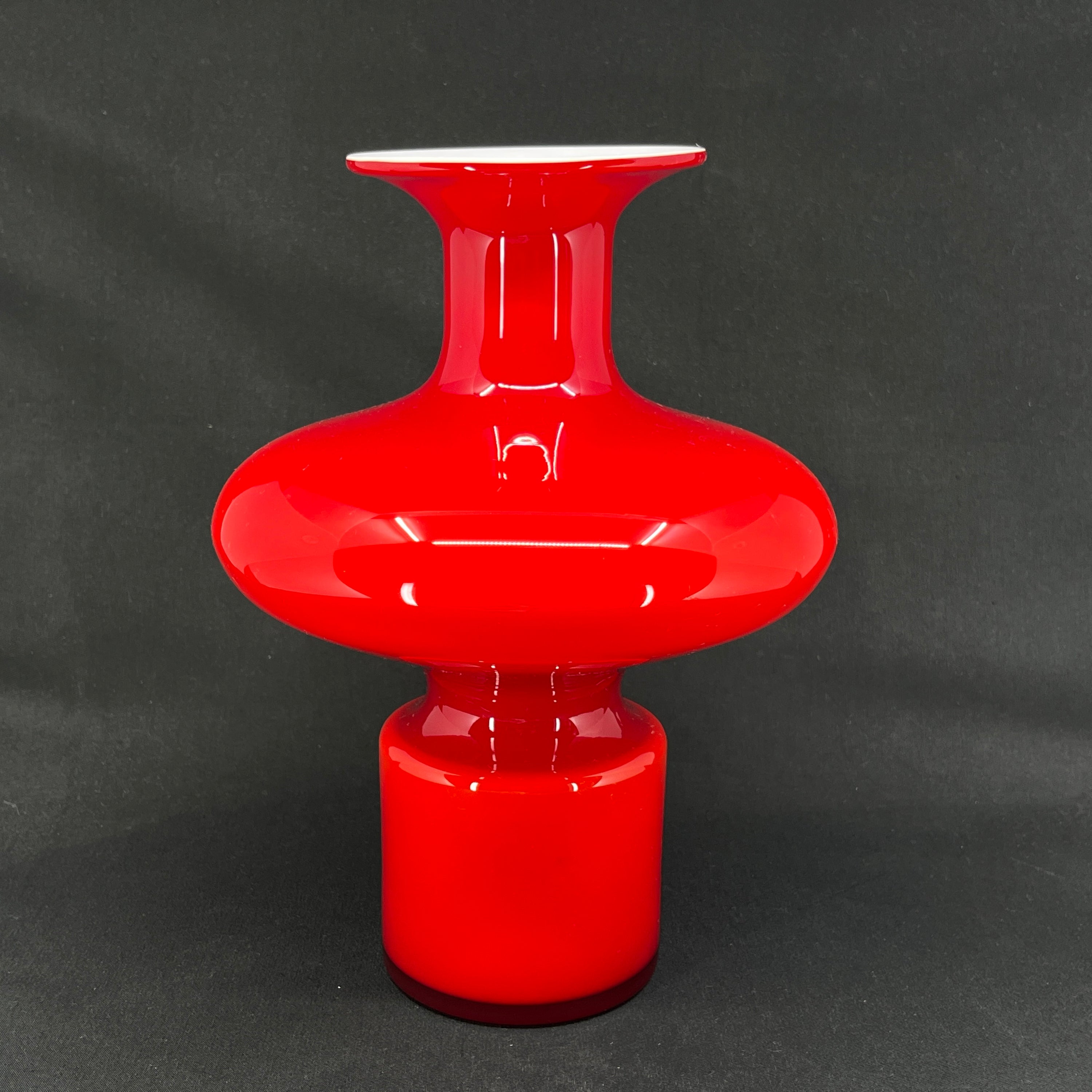 Sjælden stor rød Carnaby vase, 28 cm.