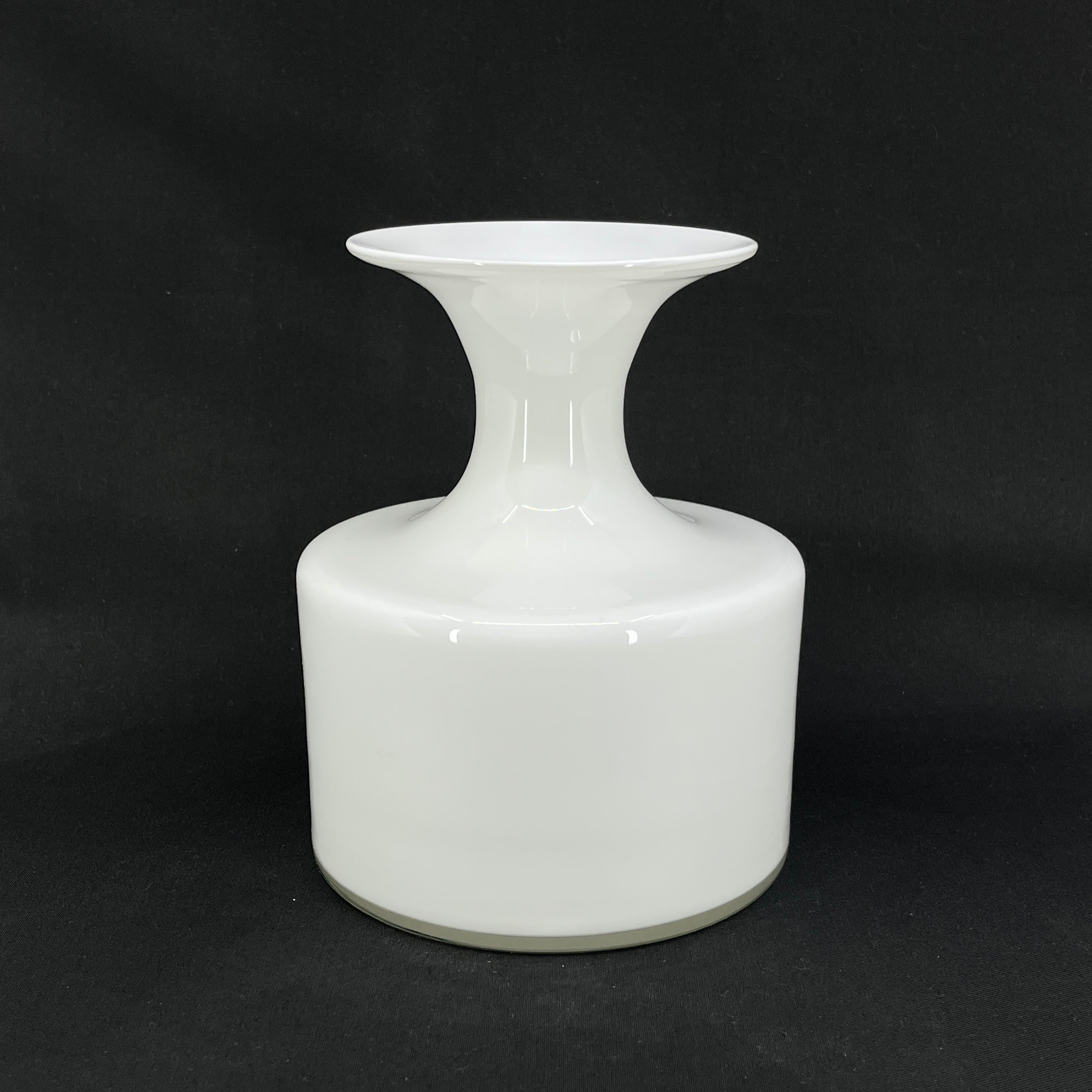 Weiße Carnaby-Vase