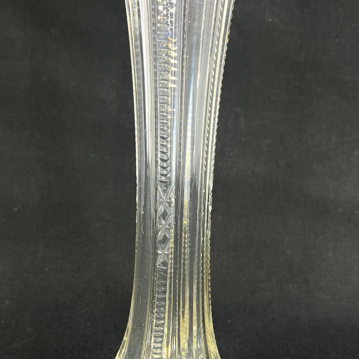 Fine cylindrical vase from the 1920s, 21 cm.
