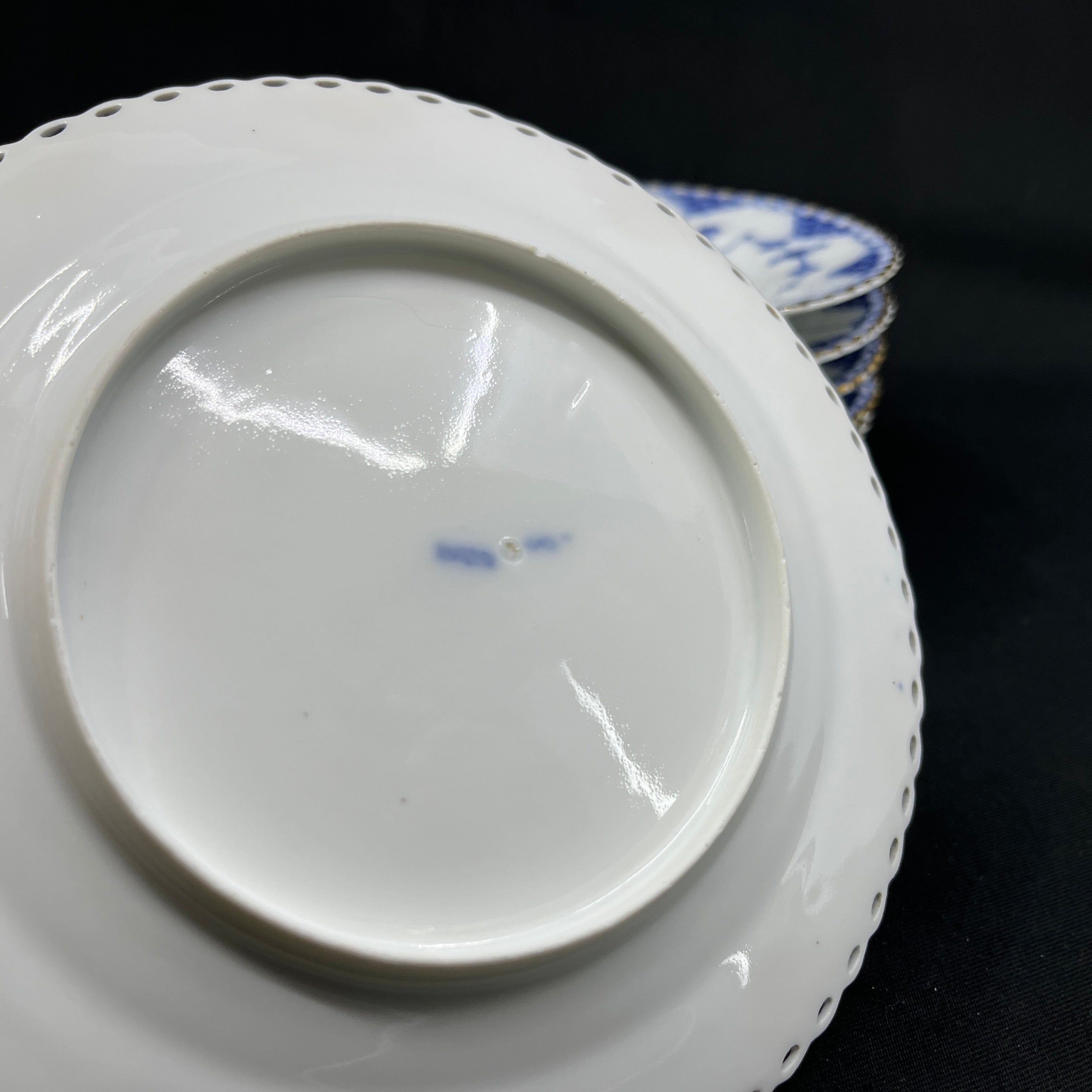 Full lace cake plate with gold, set of 8 pieces.