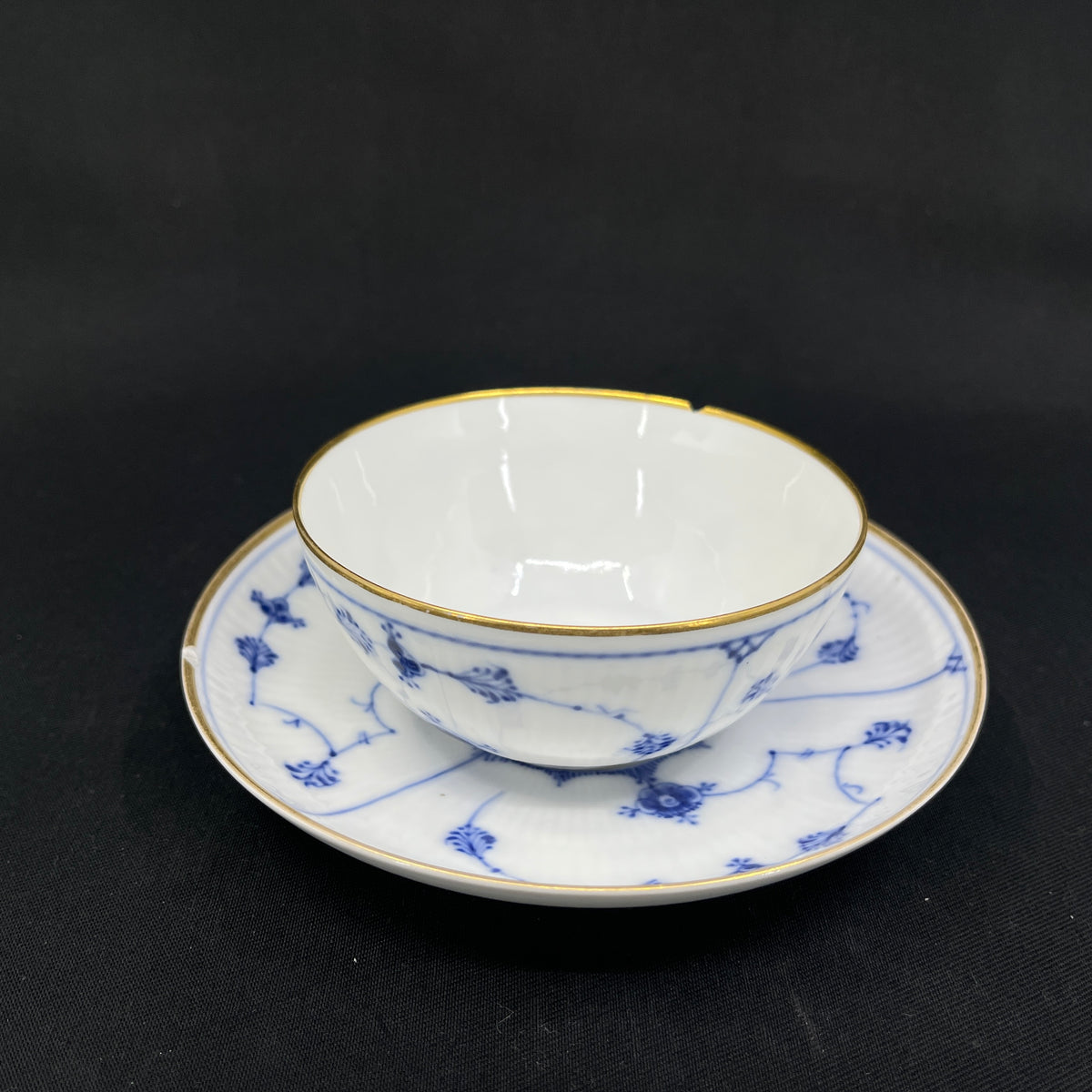 3 Large Blue Fluted Plain Teacup with Gold Rim with flaws