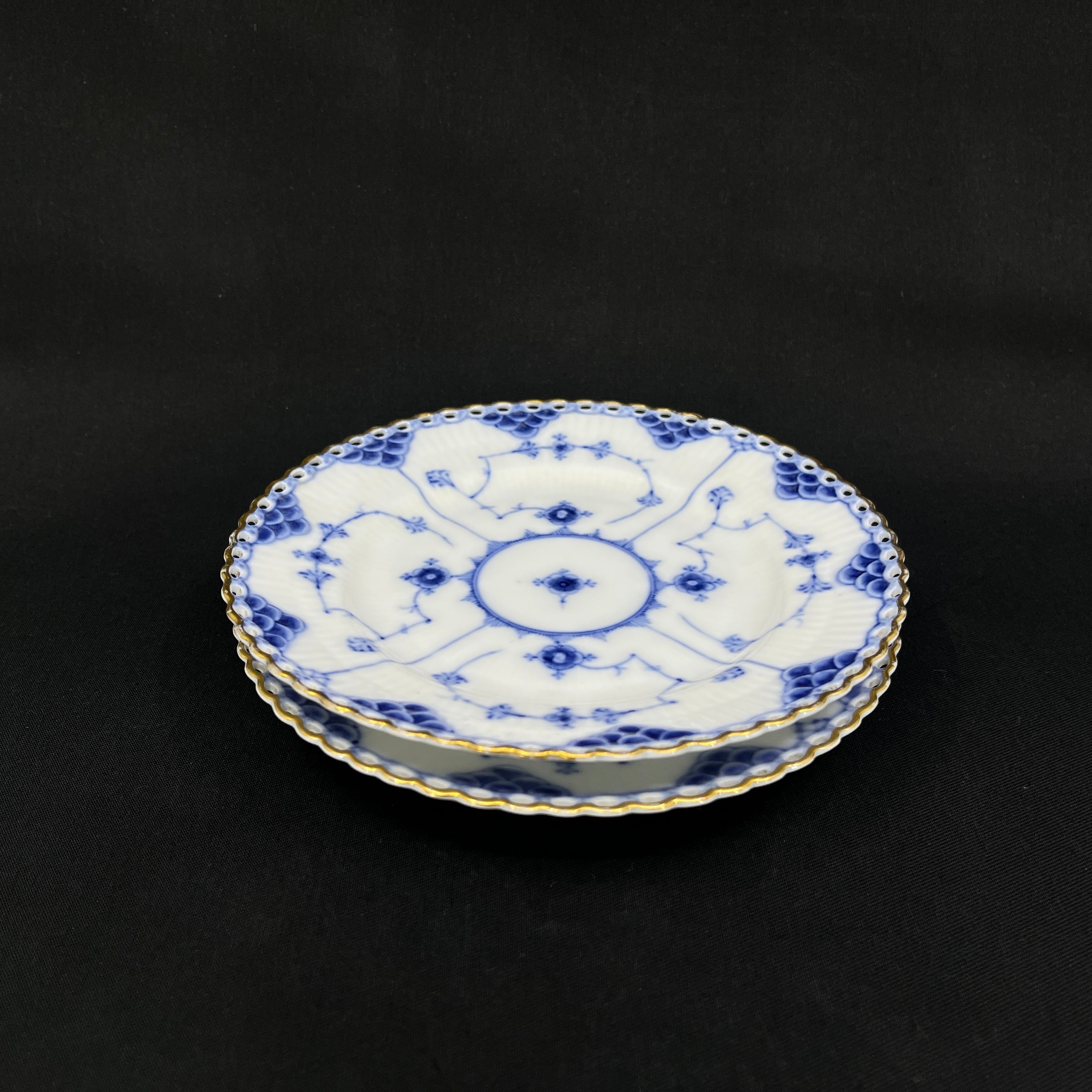 Helblonde kagetallerken med guld med fejl, 2 stk