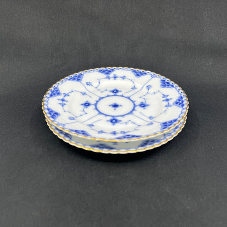 Full lace cake plate with gold with flaws, 2 pieces.