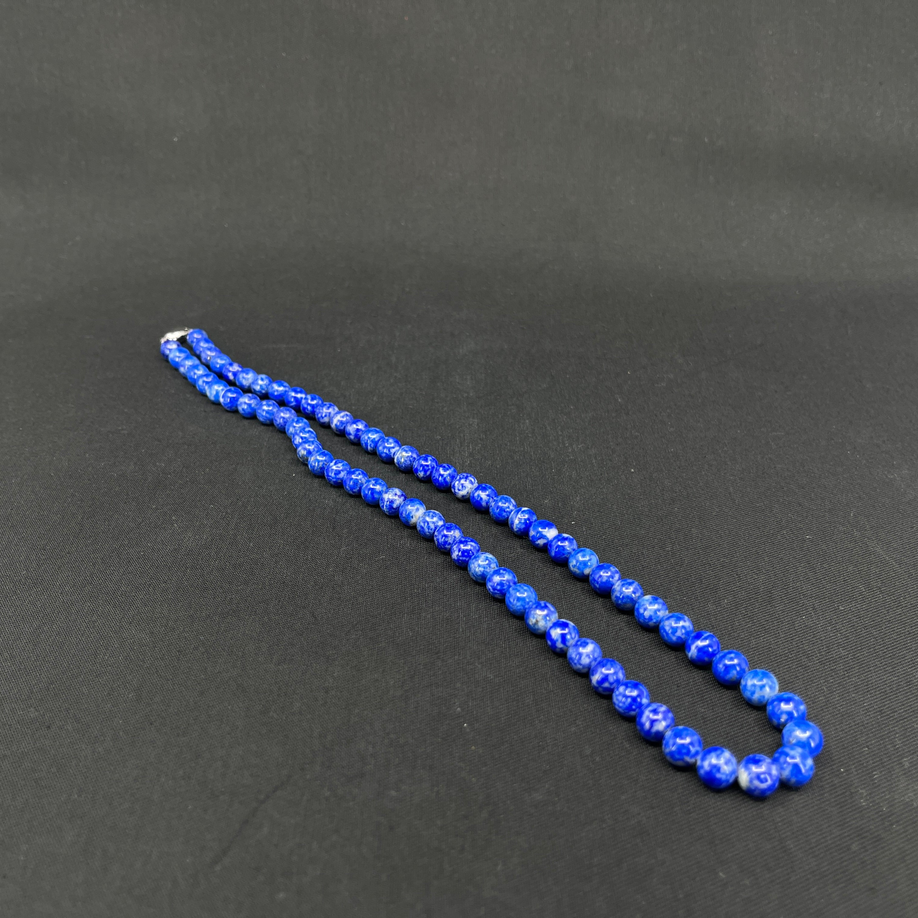 Necklace with lapis lazuli beads