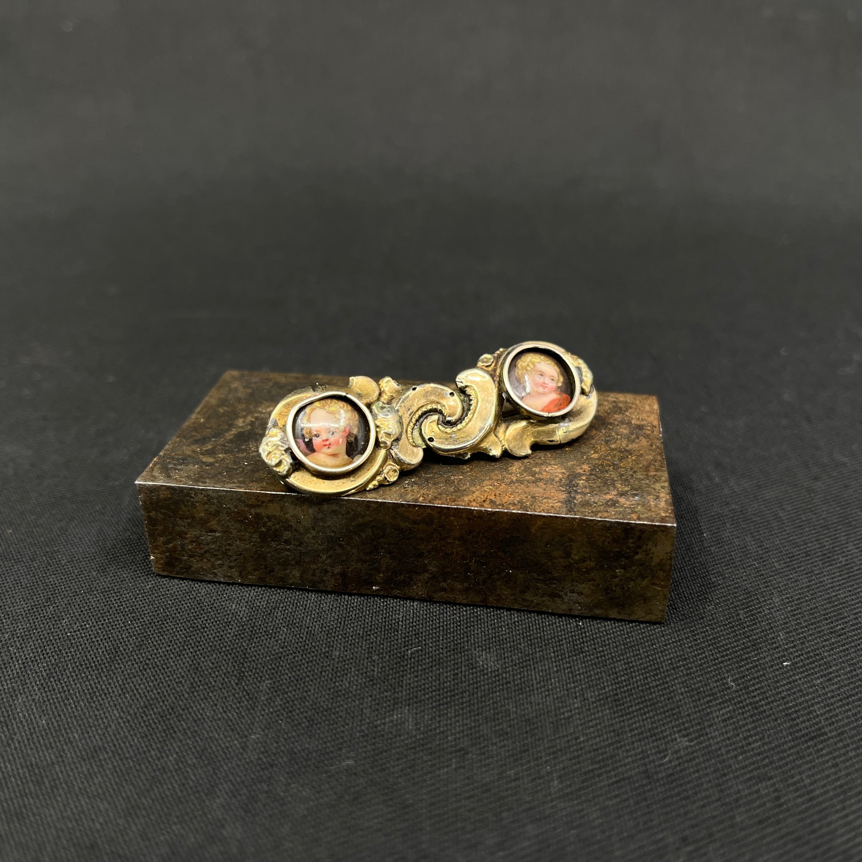 Fine gilded silver brooch from the 18th century