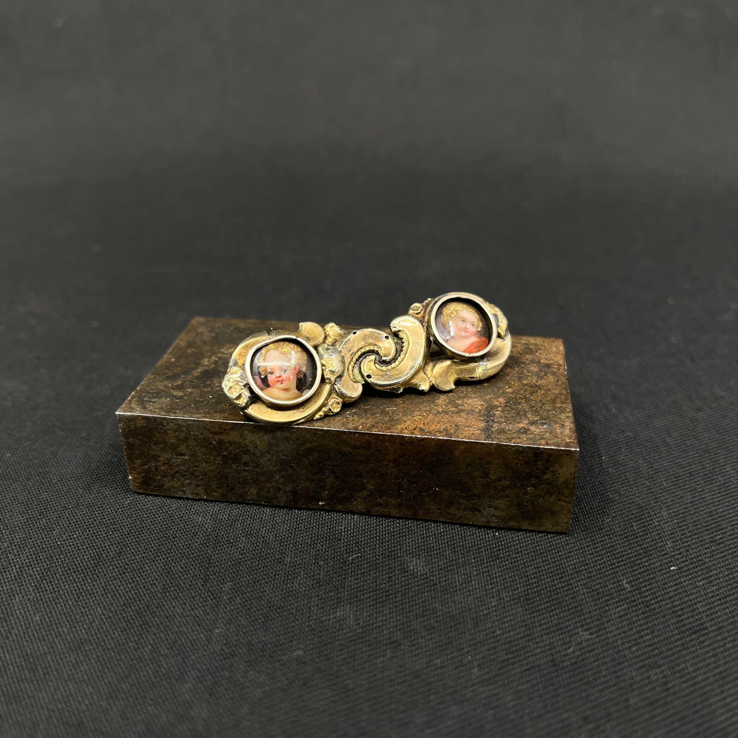 Fine gilded silver brooch from the 18th century