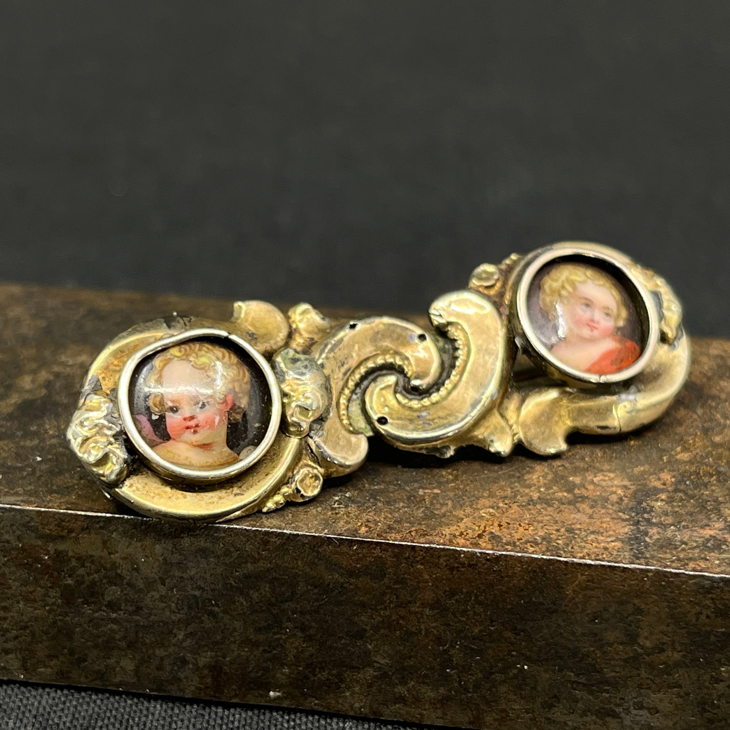 Fine gilded silver brooch from the 18th century