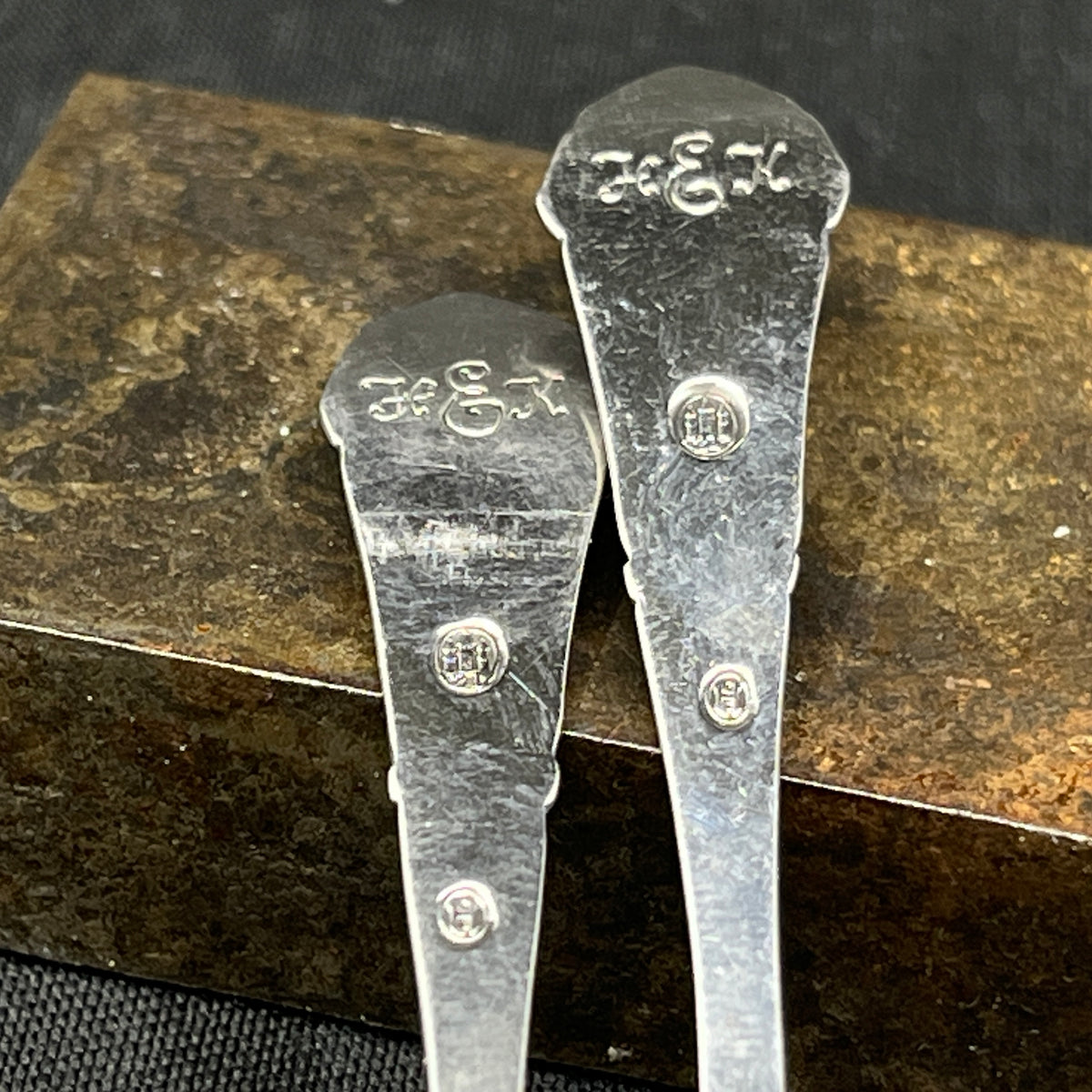 A pair of salt spoons - French lily
