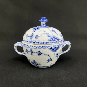 Blue Fluted Half Lace sugar bowl, 1898-1923