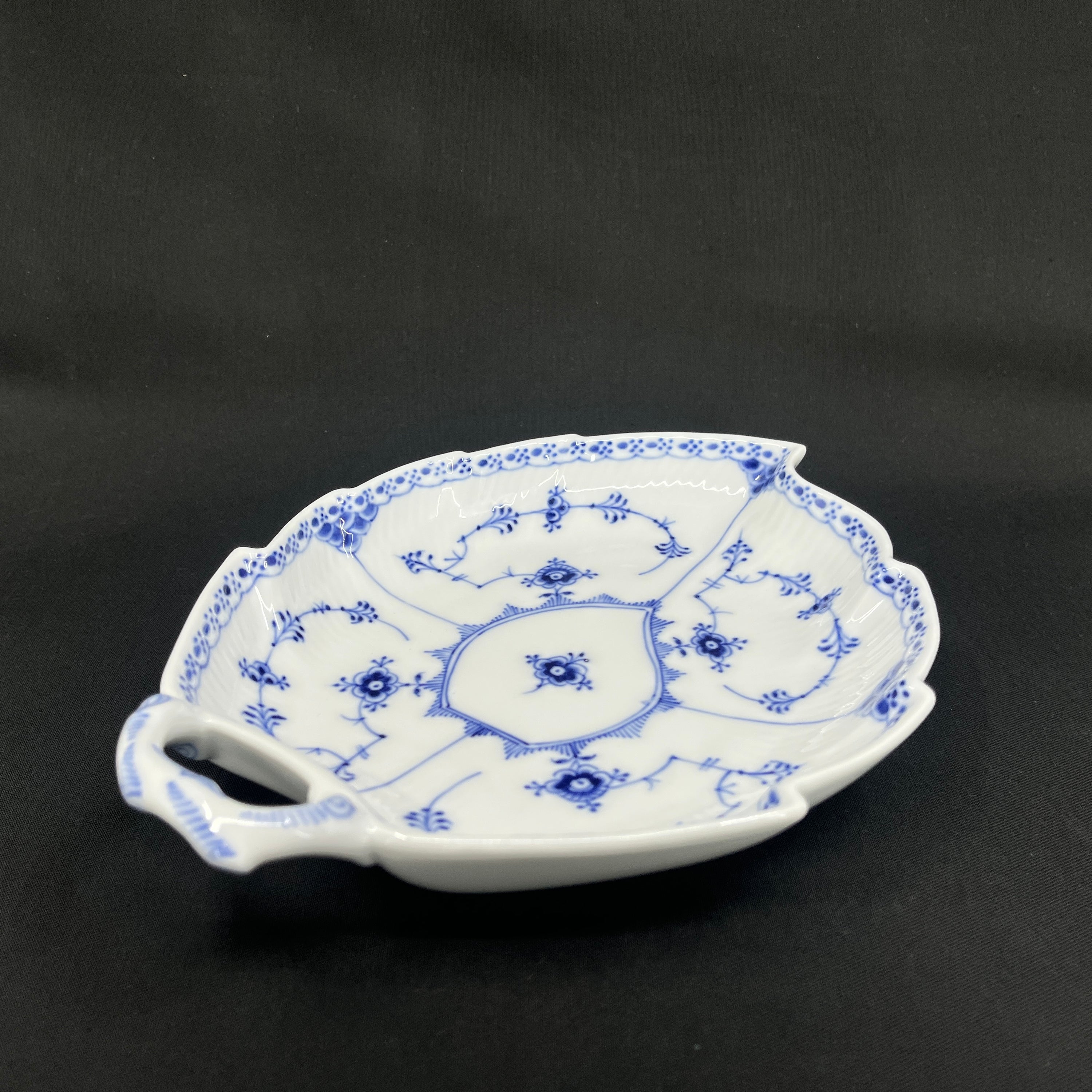 Musselmalet Halvblonde bladfad, 1/549