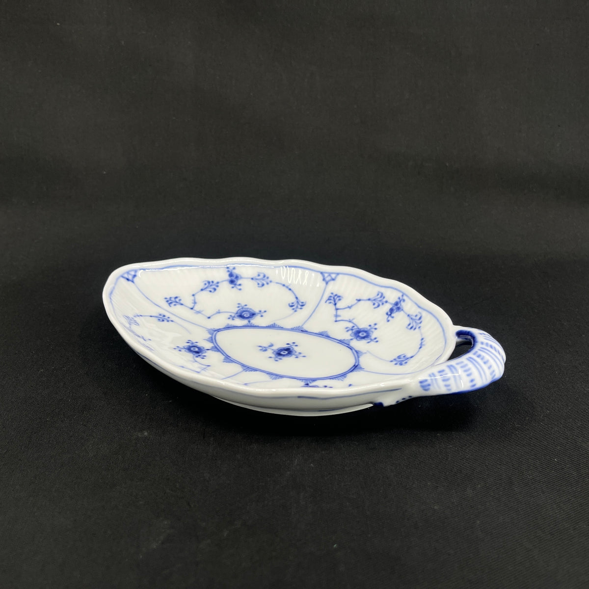 Rare Blue Fluted Fluted Dish, 1/152
