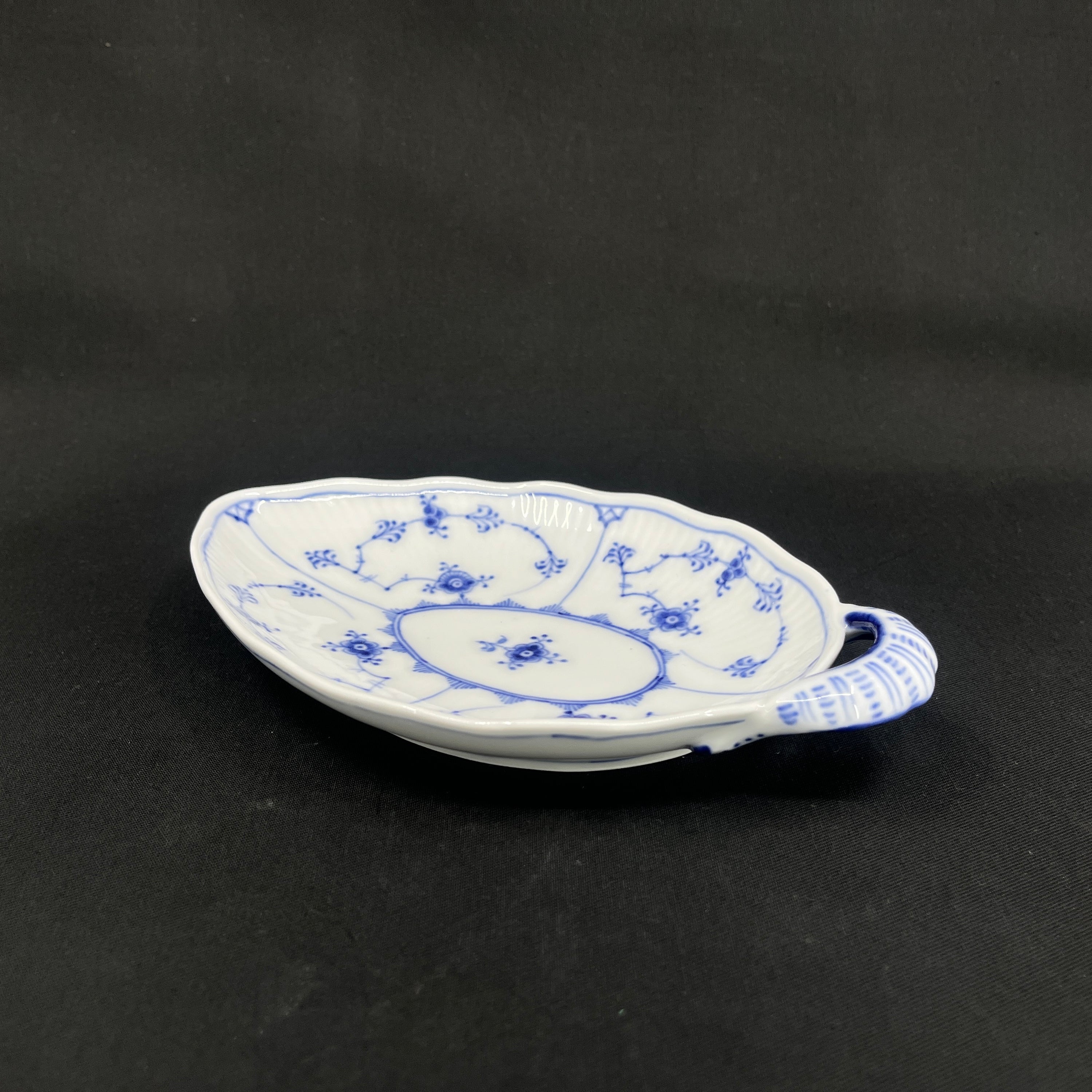 Sjældent Musselmalet Riflet fad, 1/152