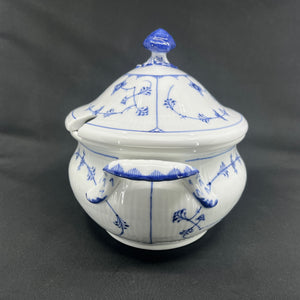 Blue Fluted Fluted oval tureen, 1/432
