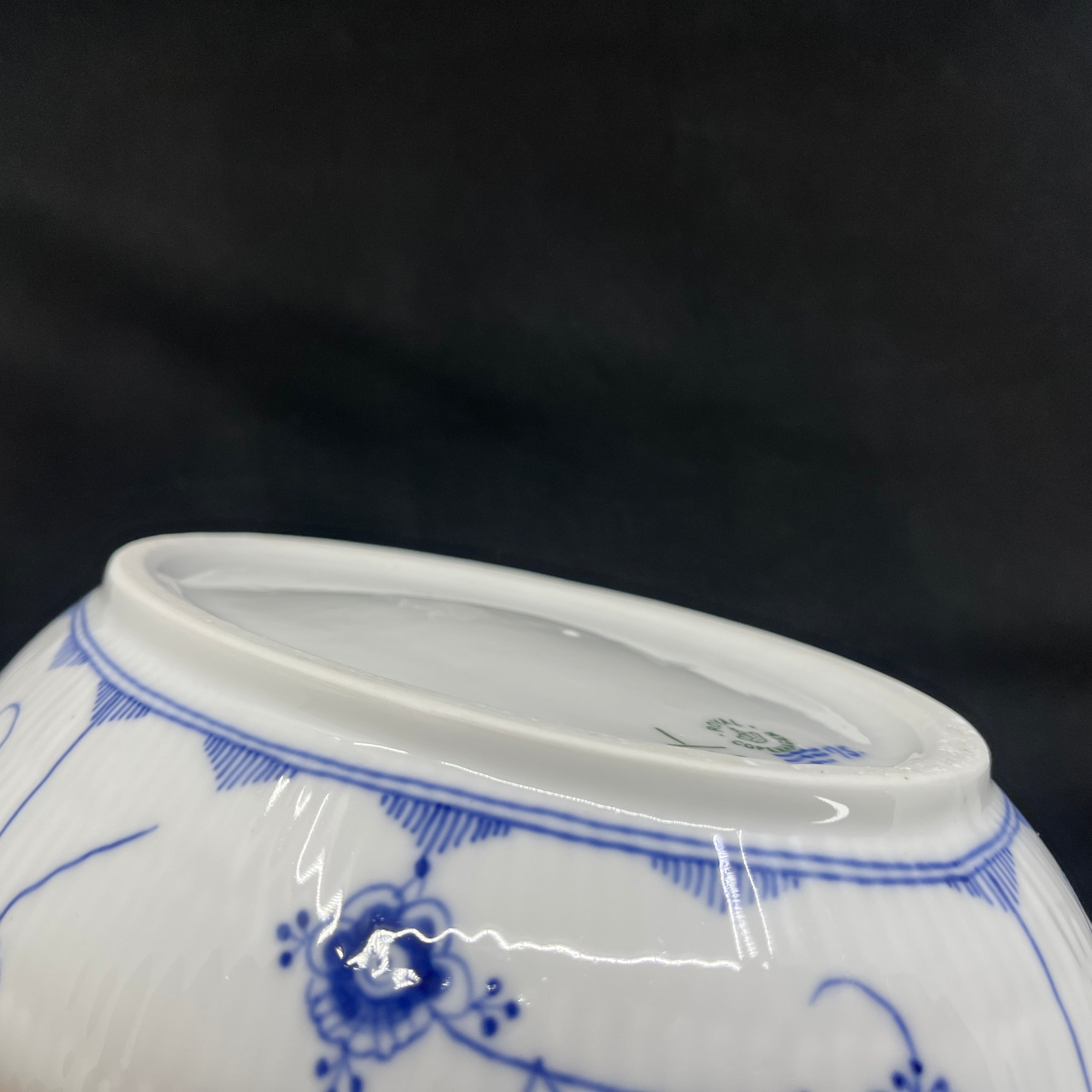 Blue Fluted Fluted oval tureen, 1/432