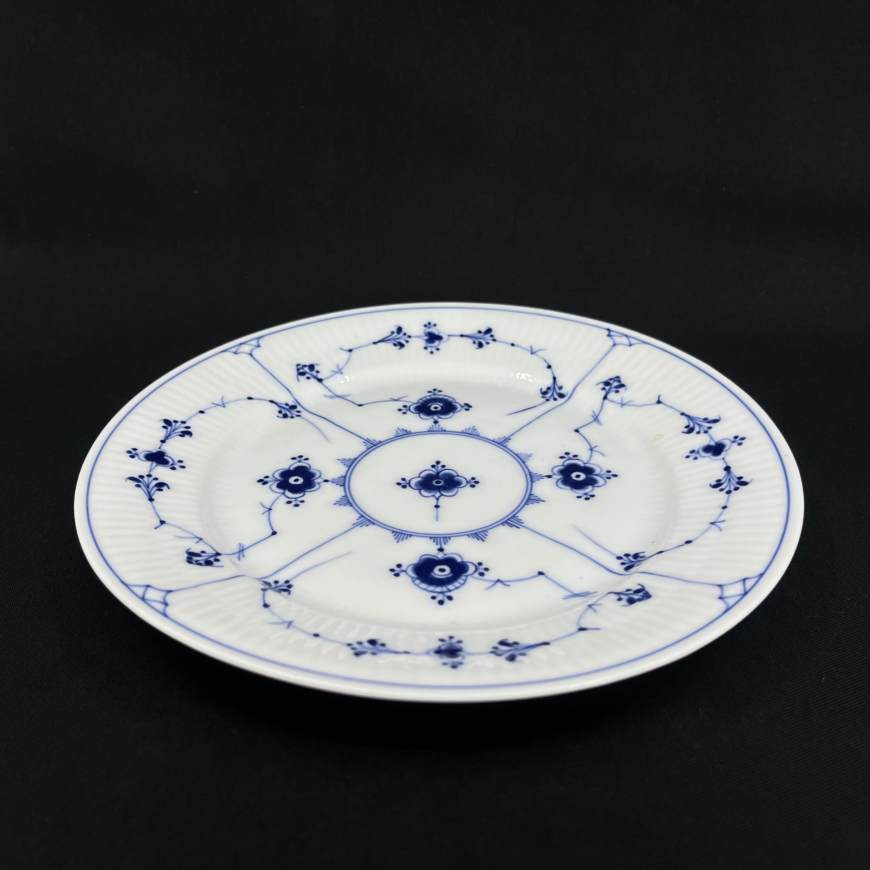 Blue Fluted Fluted Plain full flat lunch plate, 1/185