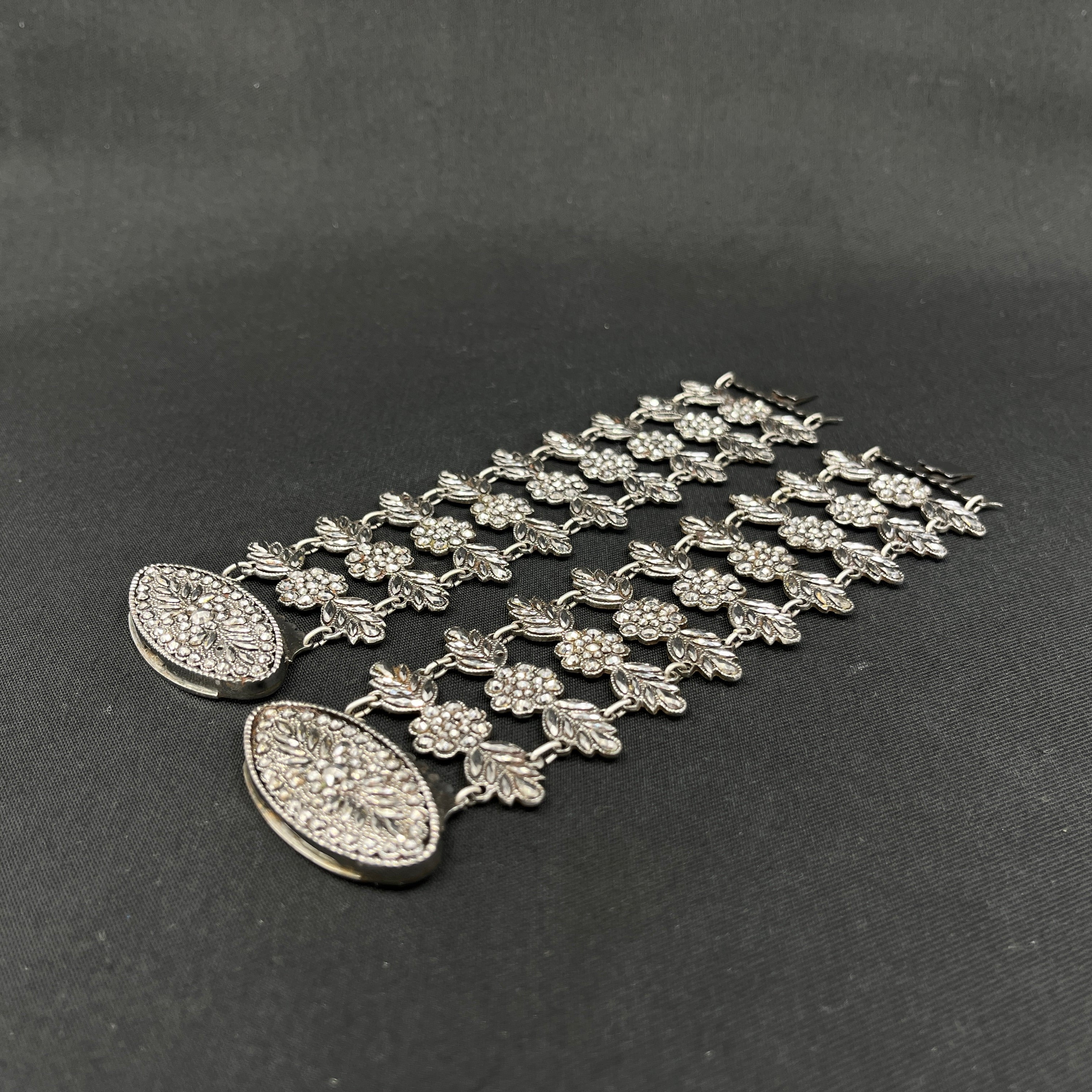 Et par bryllupsarmbånd i jern fra 1820'erne