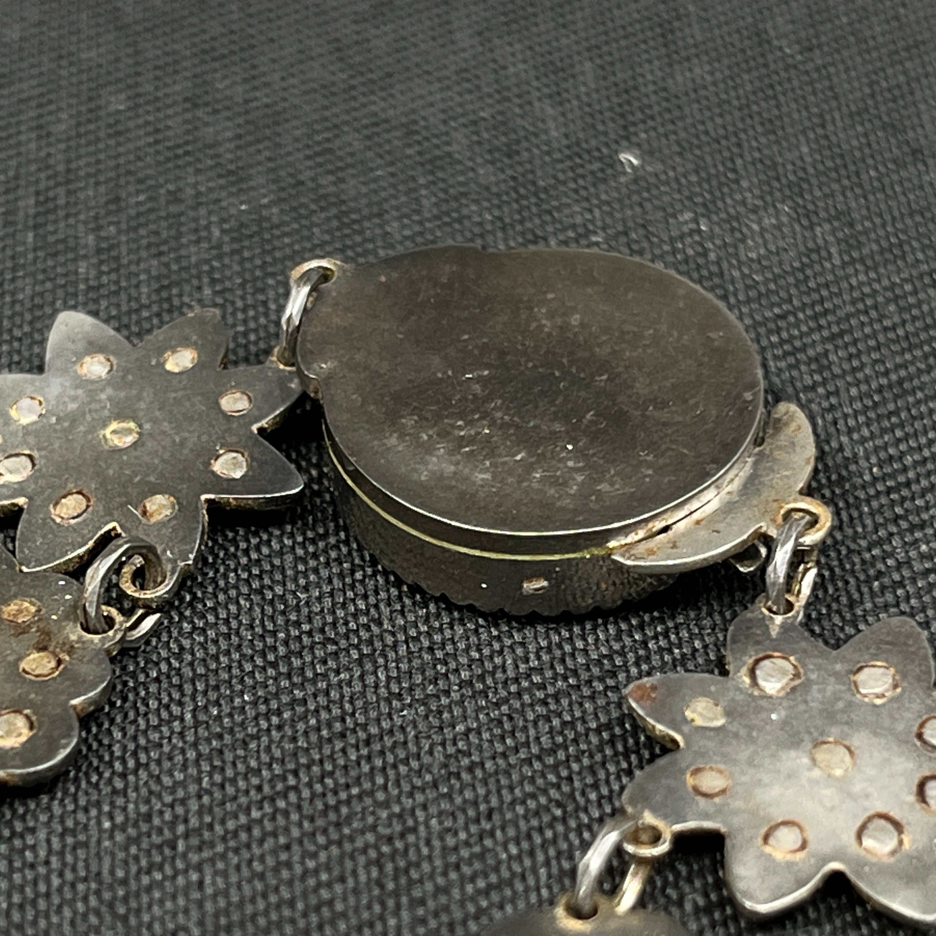 Iron necklace from the 1820s