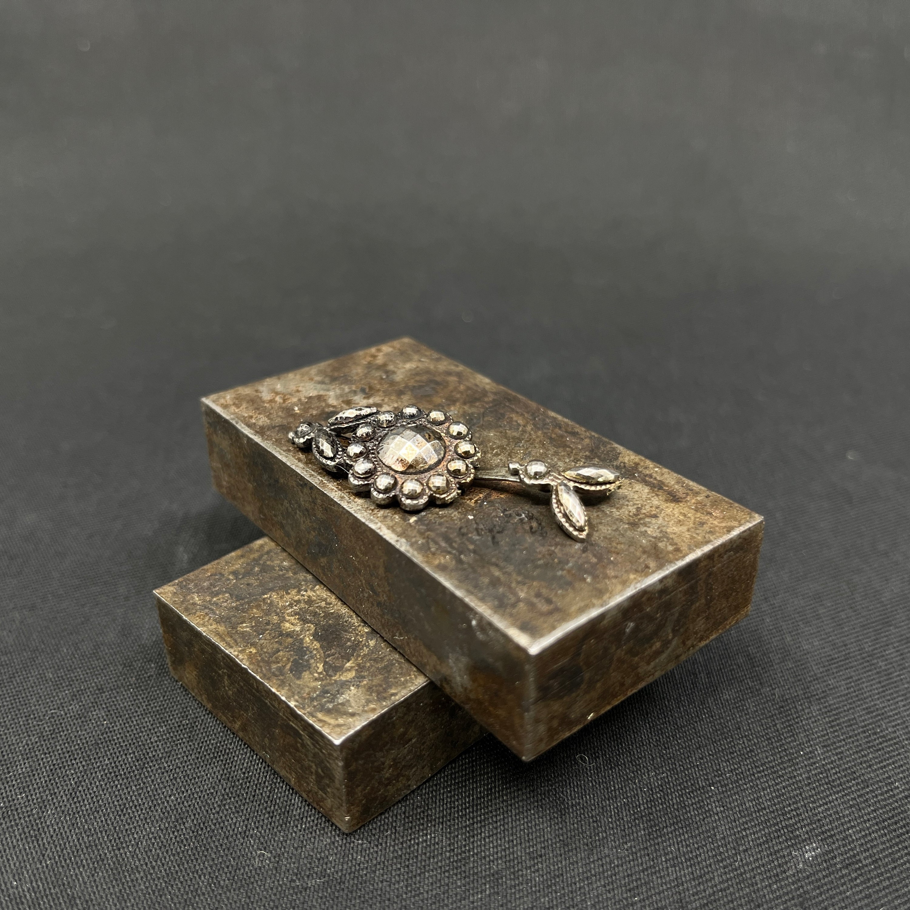 Buckle in iron for a hat band from the 1820s