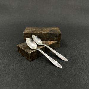 A pair of silver salt spoons No 73