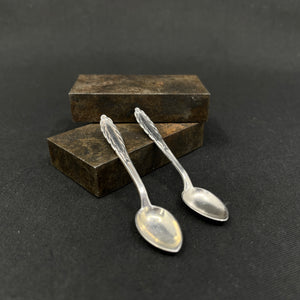 A pair of silver salt spoons No 73