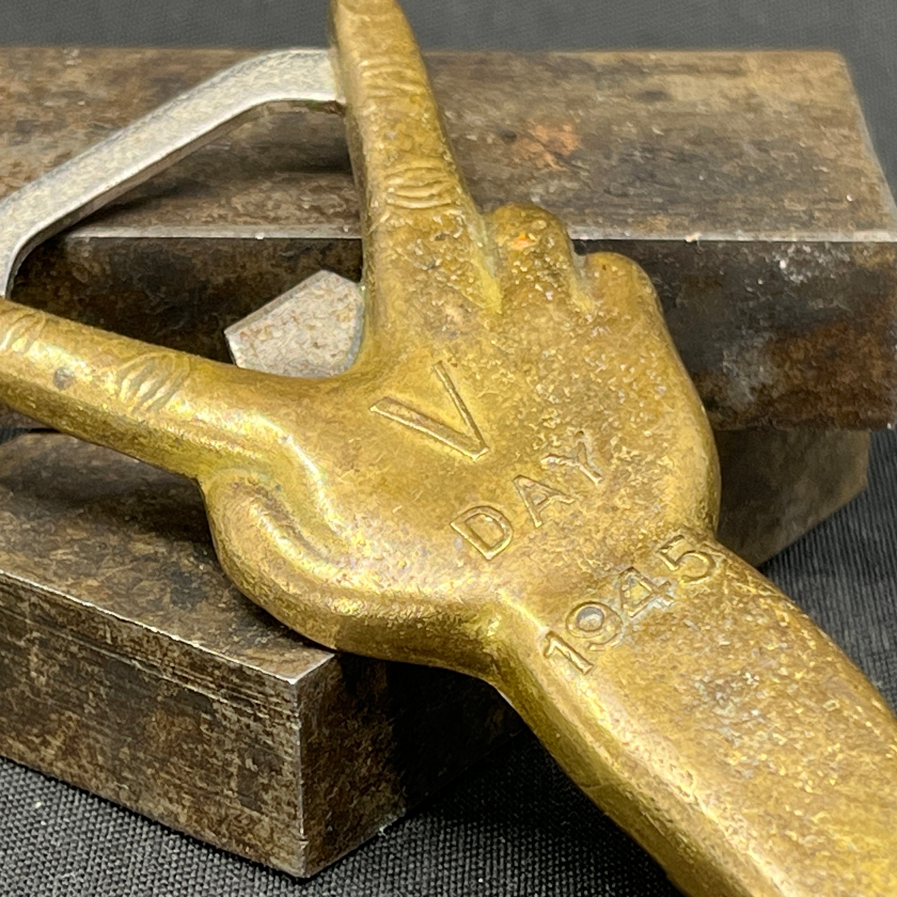 Rare bottle opener - V Day 1945 Churchill