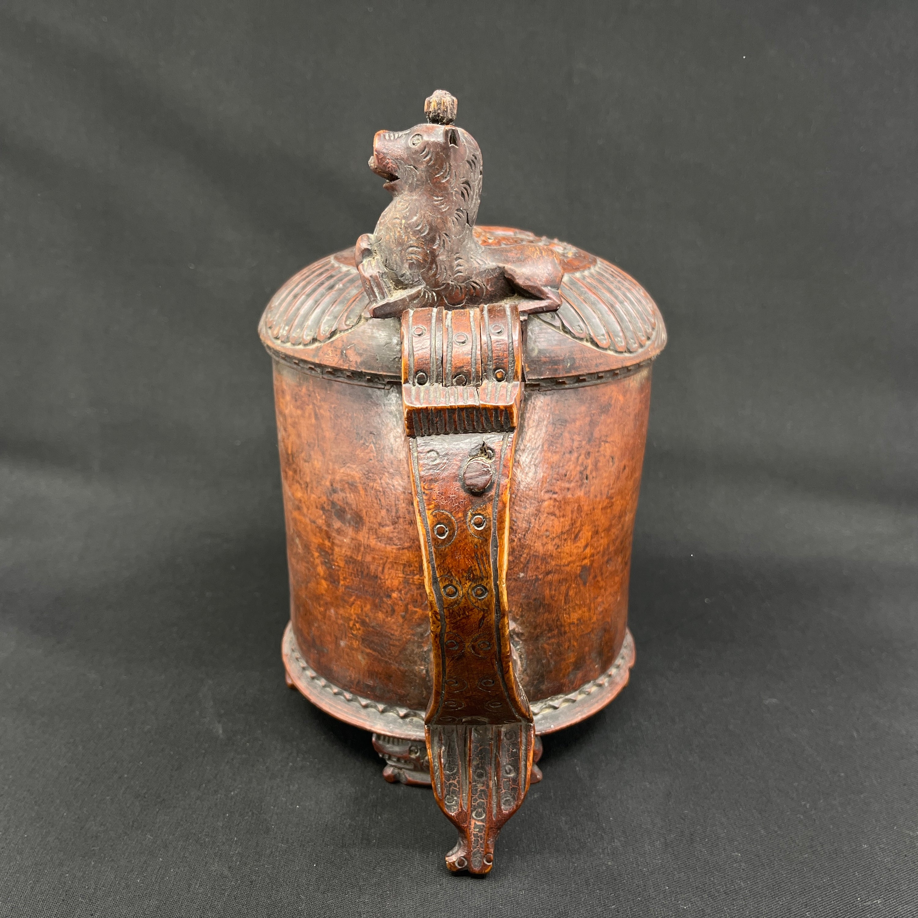 Norsk ølkrus i birketræ fra 1770'erne