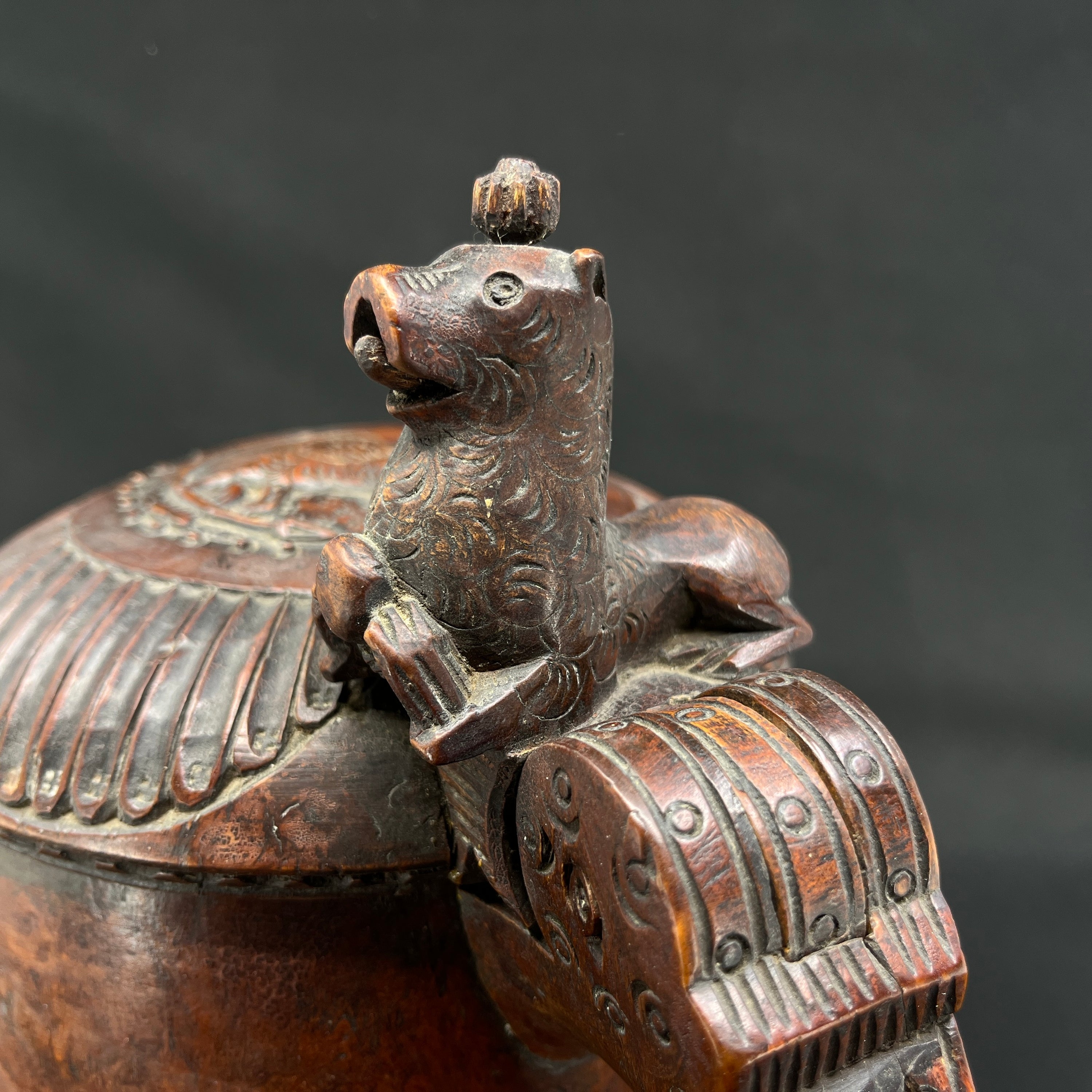 Norsk ølkrus i birketræ fra 1770'erne