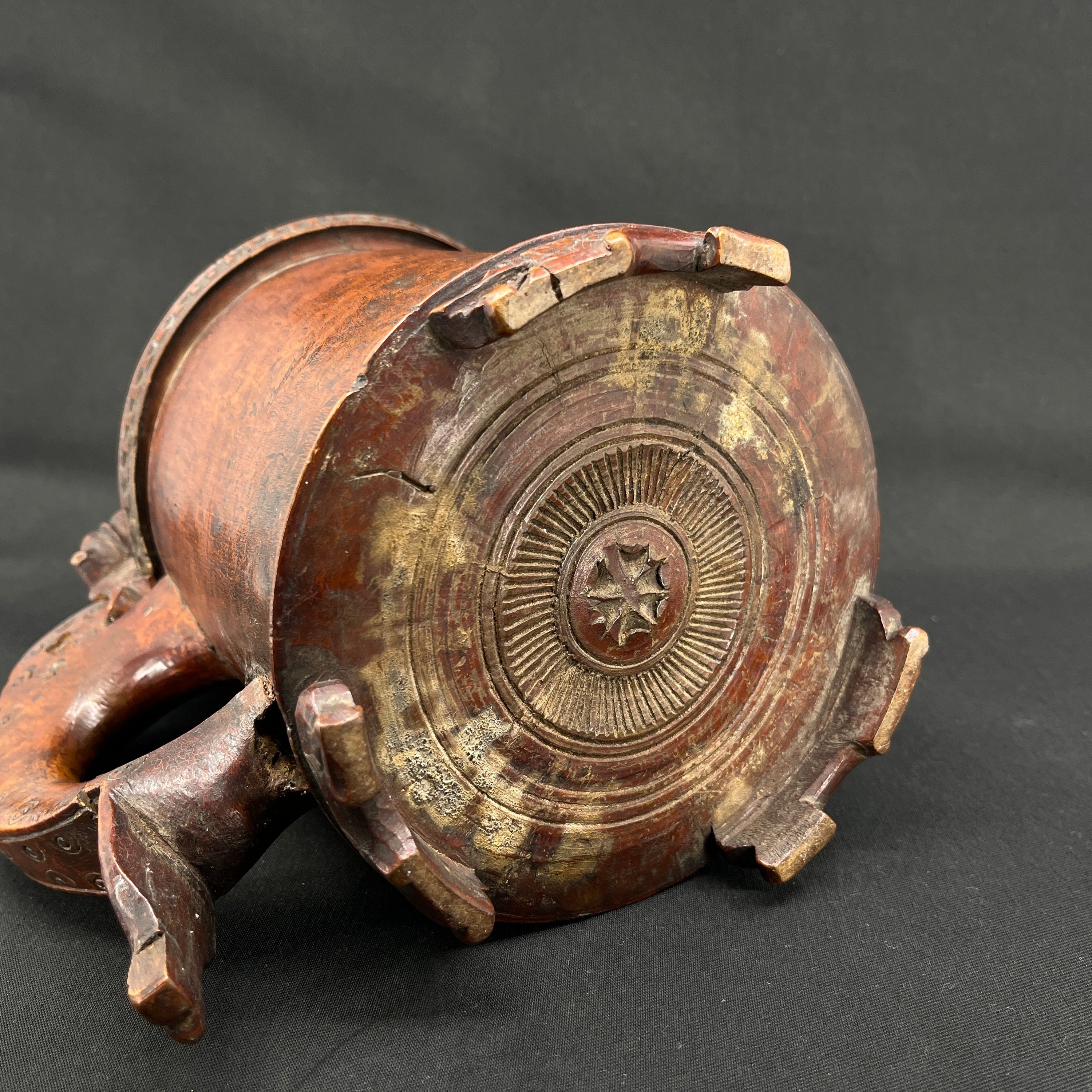 Norsk ølkrus i birketræ fra 1770'erne